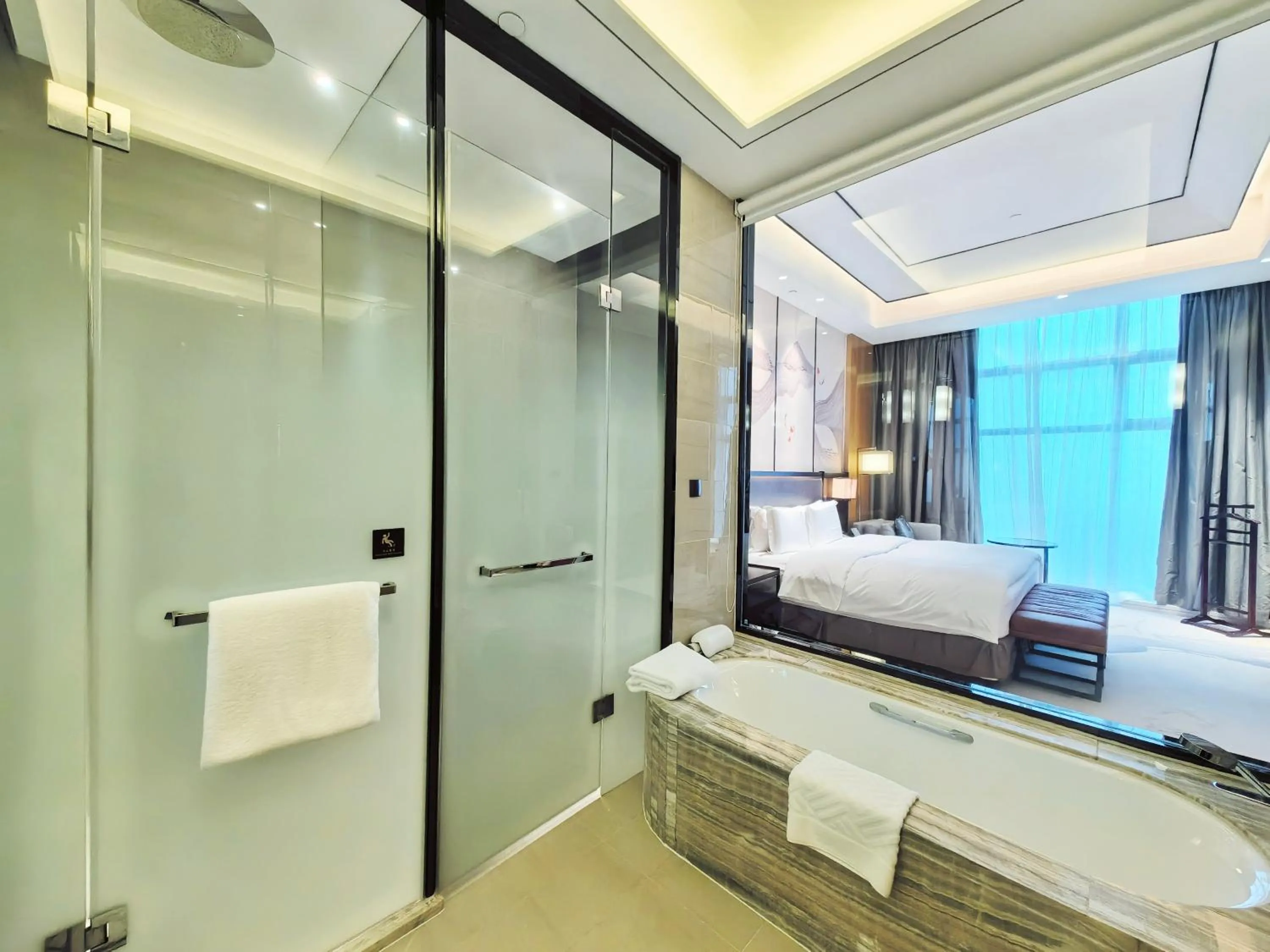 Bathroom, Bed in DoubleTree By Hilton Ningbo Beilun
