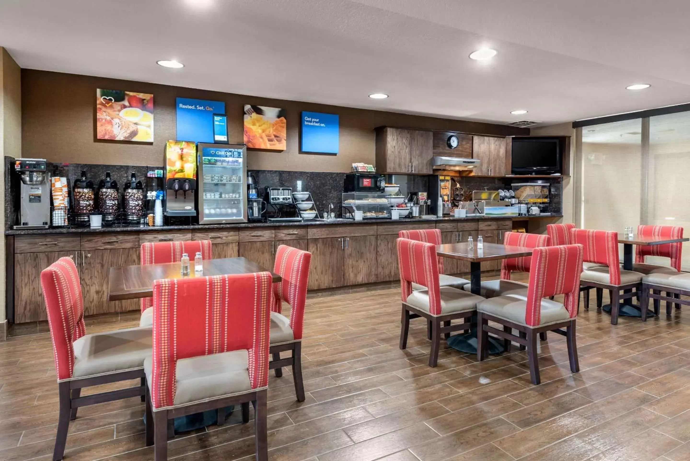 Restaurant/Places to Eat in Comfort Inn Fremont