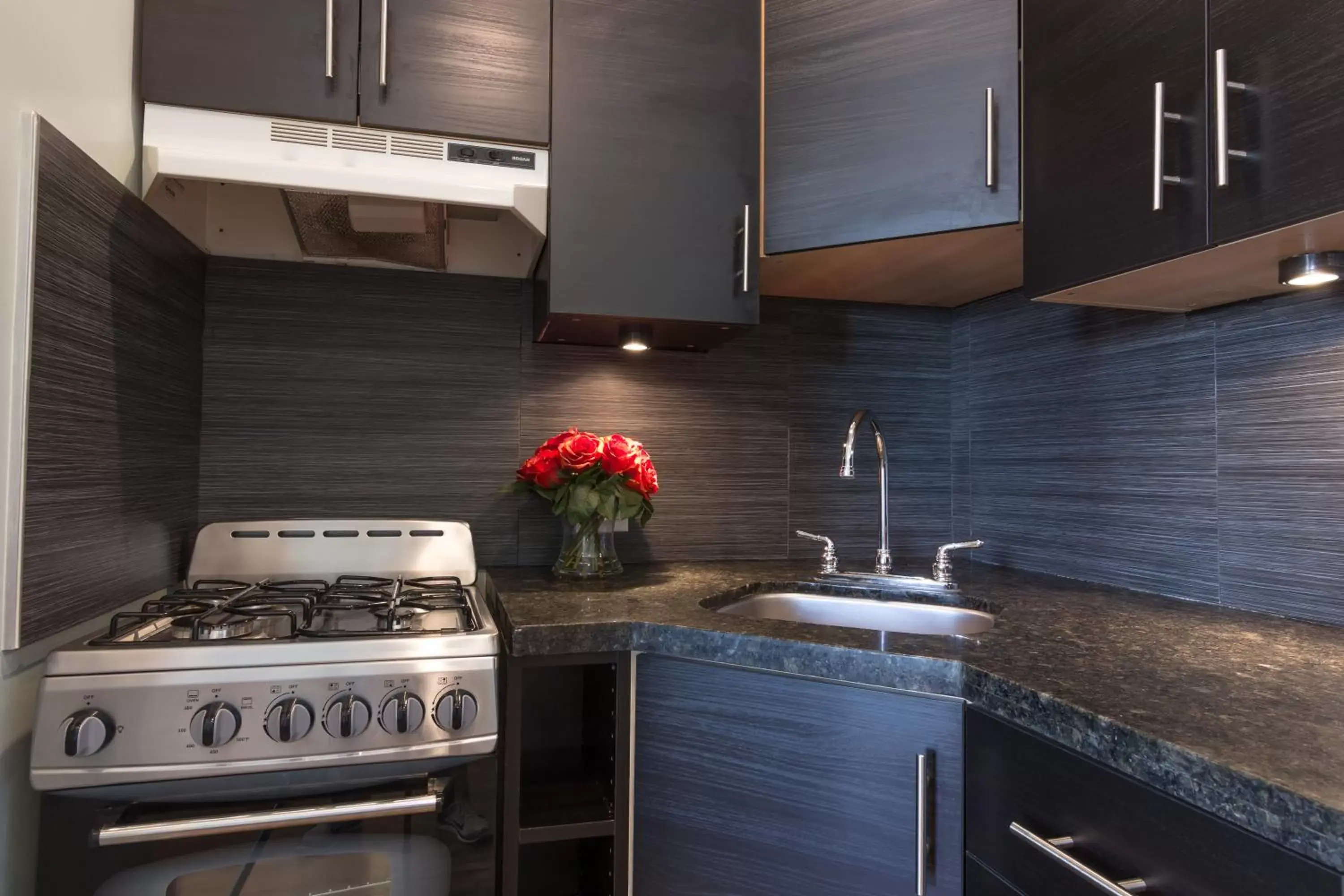 Kitchen/Kitchenette in Broadlind Hotel