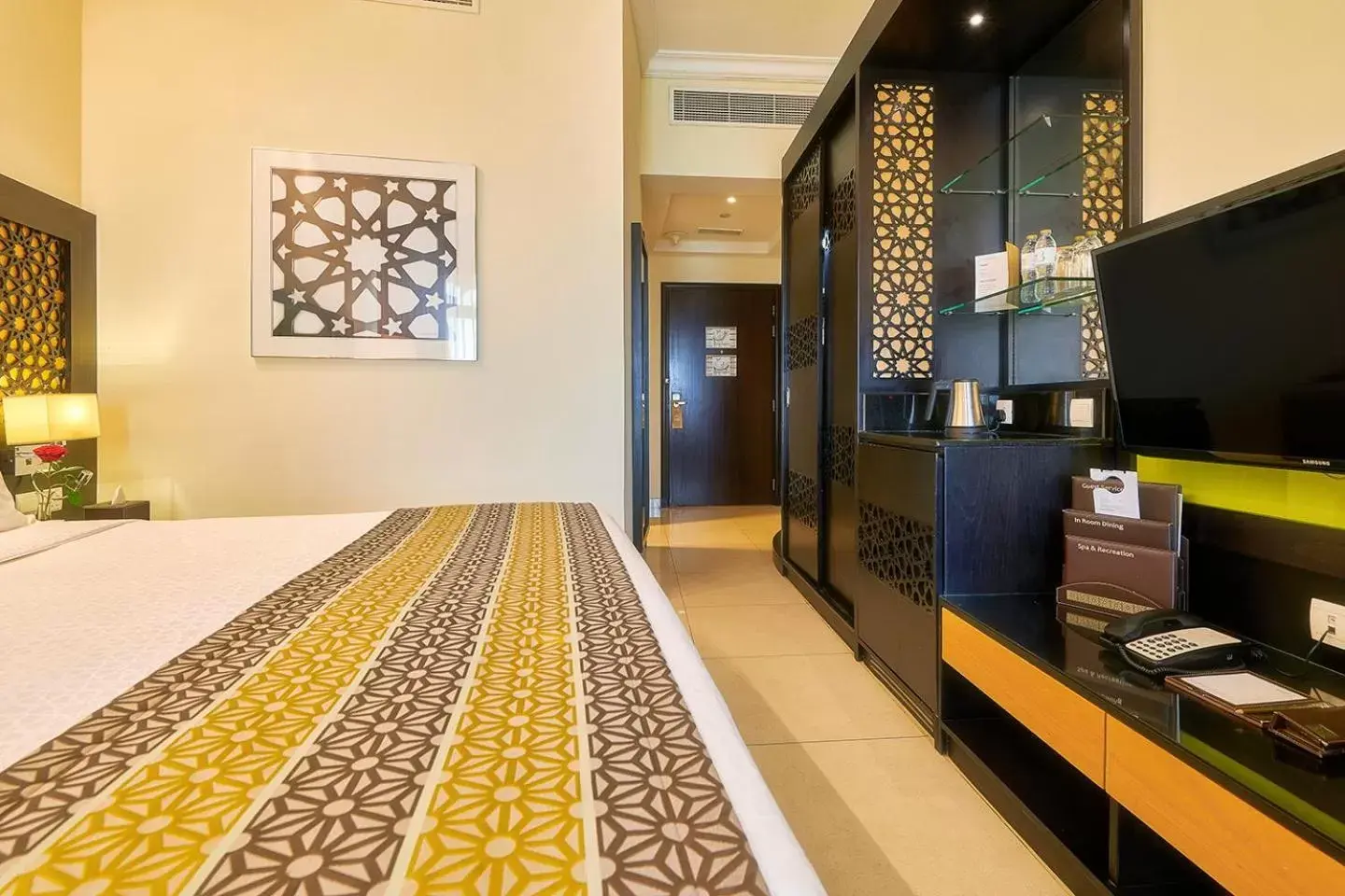 Bedroom, TV/Entertainment Center in Bahi Ajman Palace Hotel