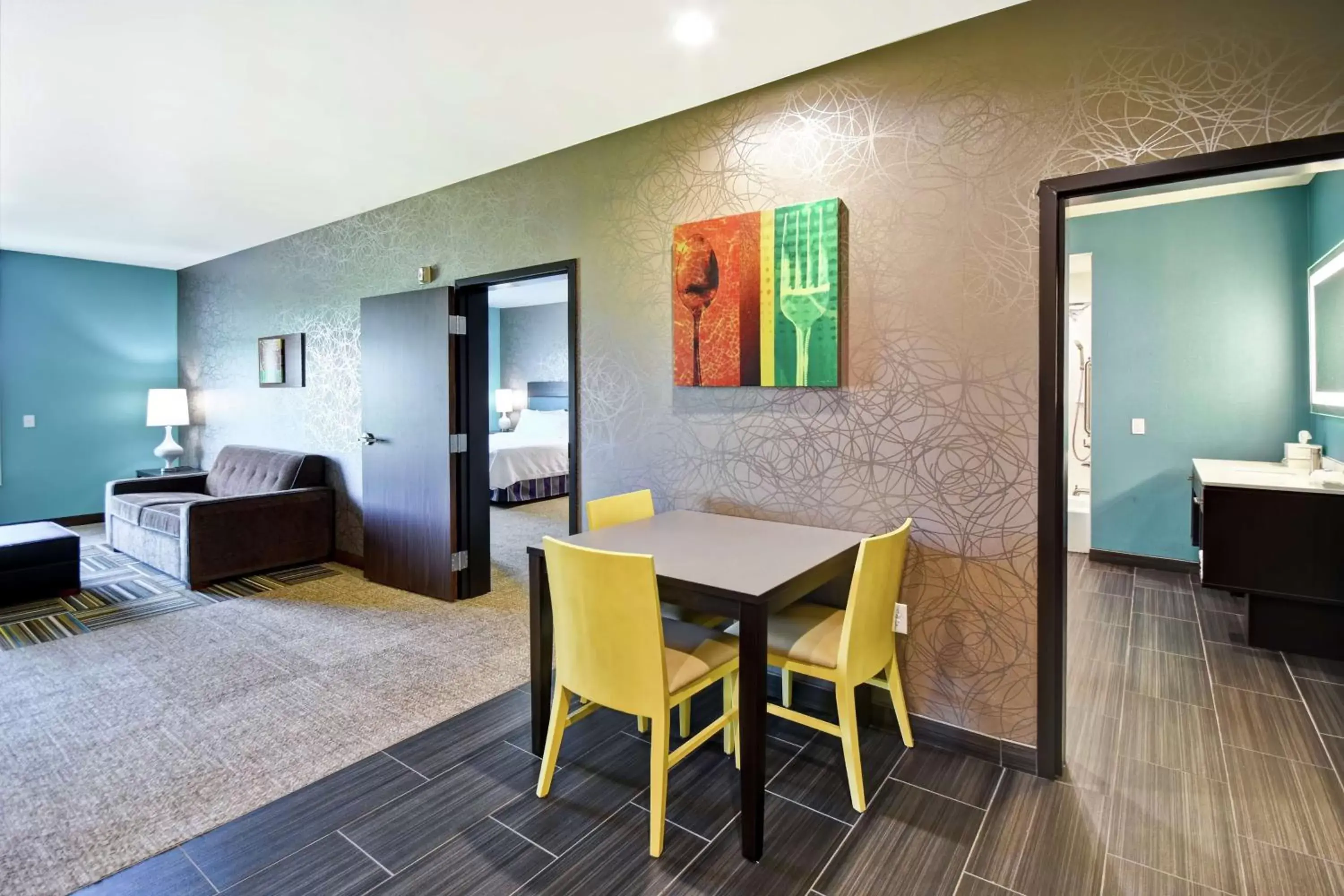 Living room, Dining Area in Home2 Suites By Hilton El Reno