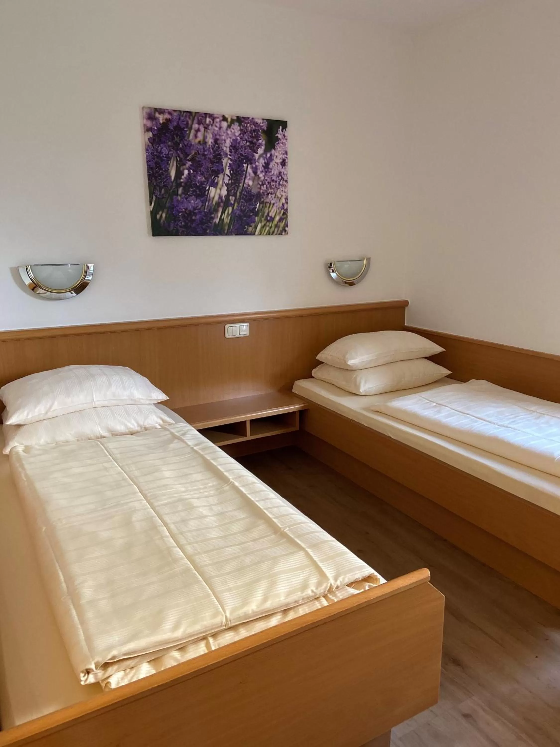 People, Bed in Hotel Bett & Frühstück