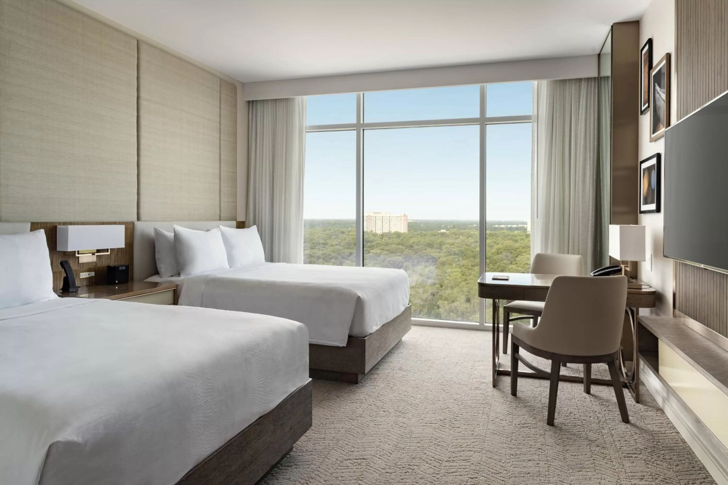 Swimming pool, Bed in JW Marriott Orlando Bonnet Creek Resort & Spa