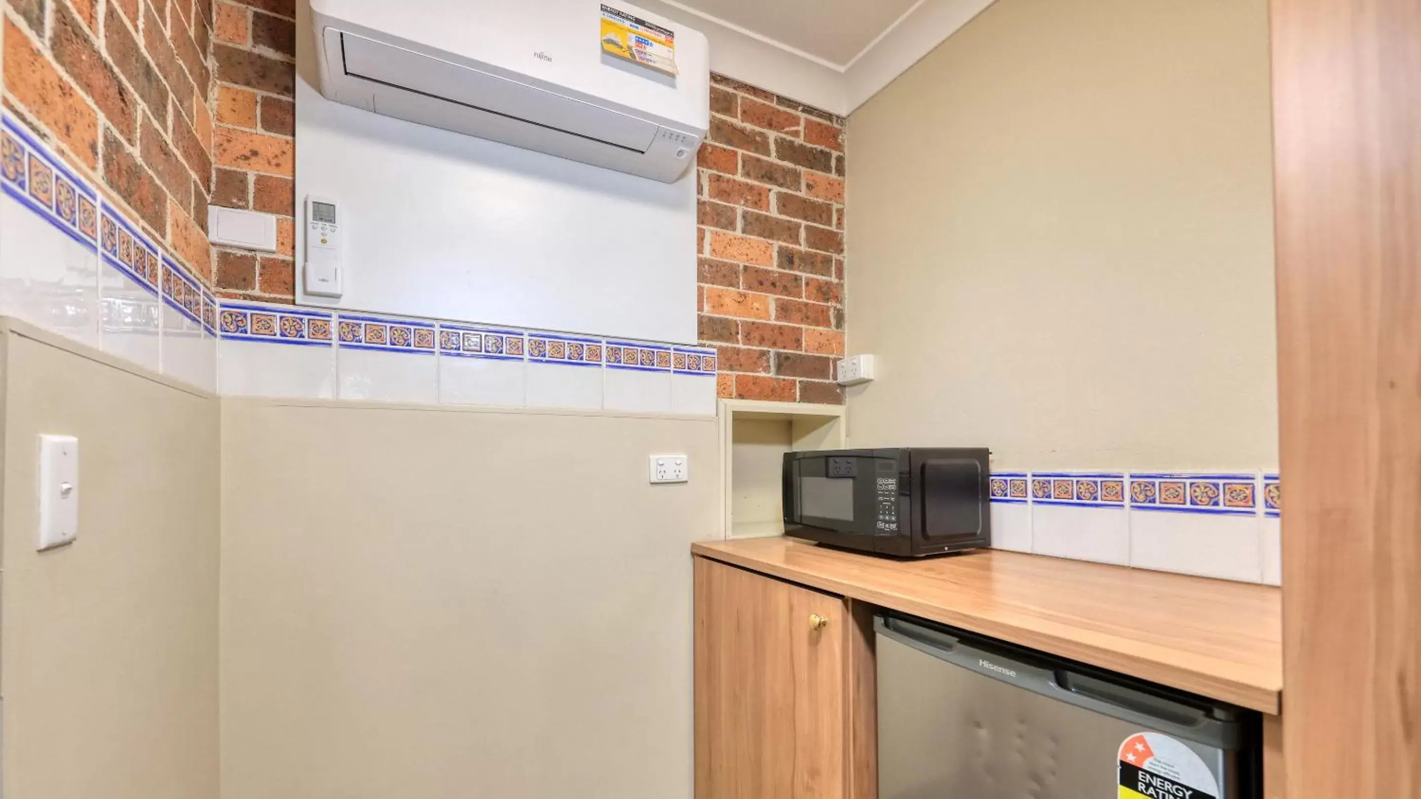 Kitchen/Kitchenette in Forest Lodge Motor Inn & Restaurant