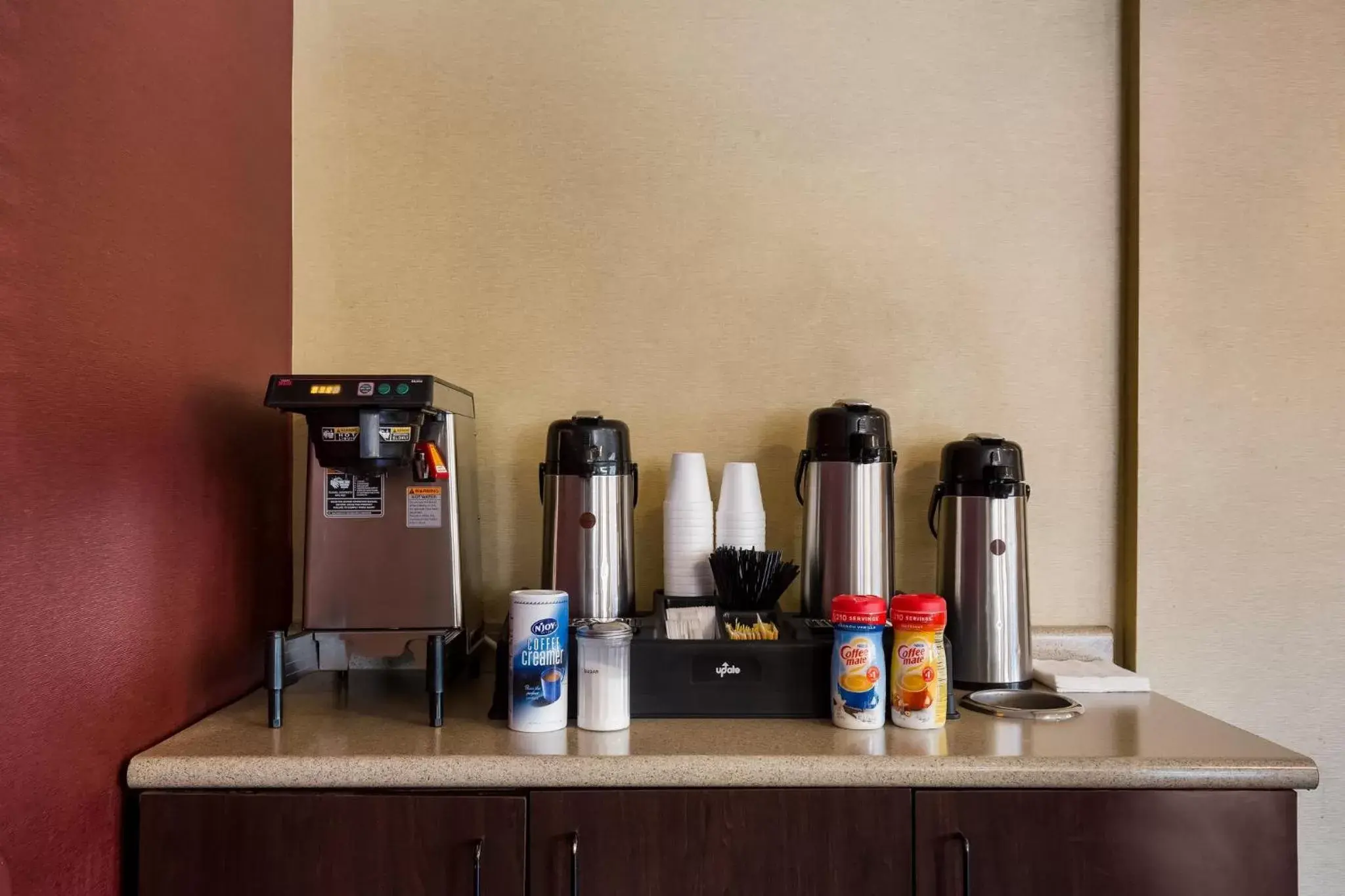 Lobby or reception, Coffee/Tea Facilities in Red Roof Inn Wilkes-Barre Arena