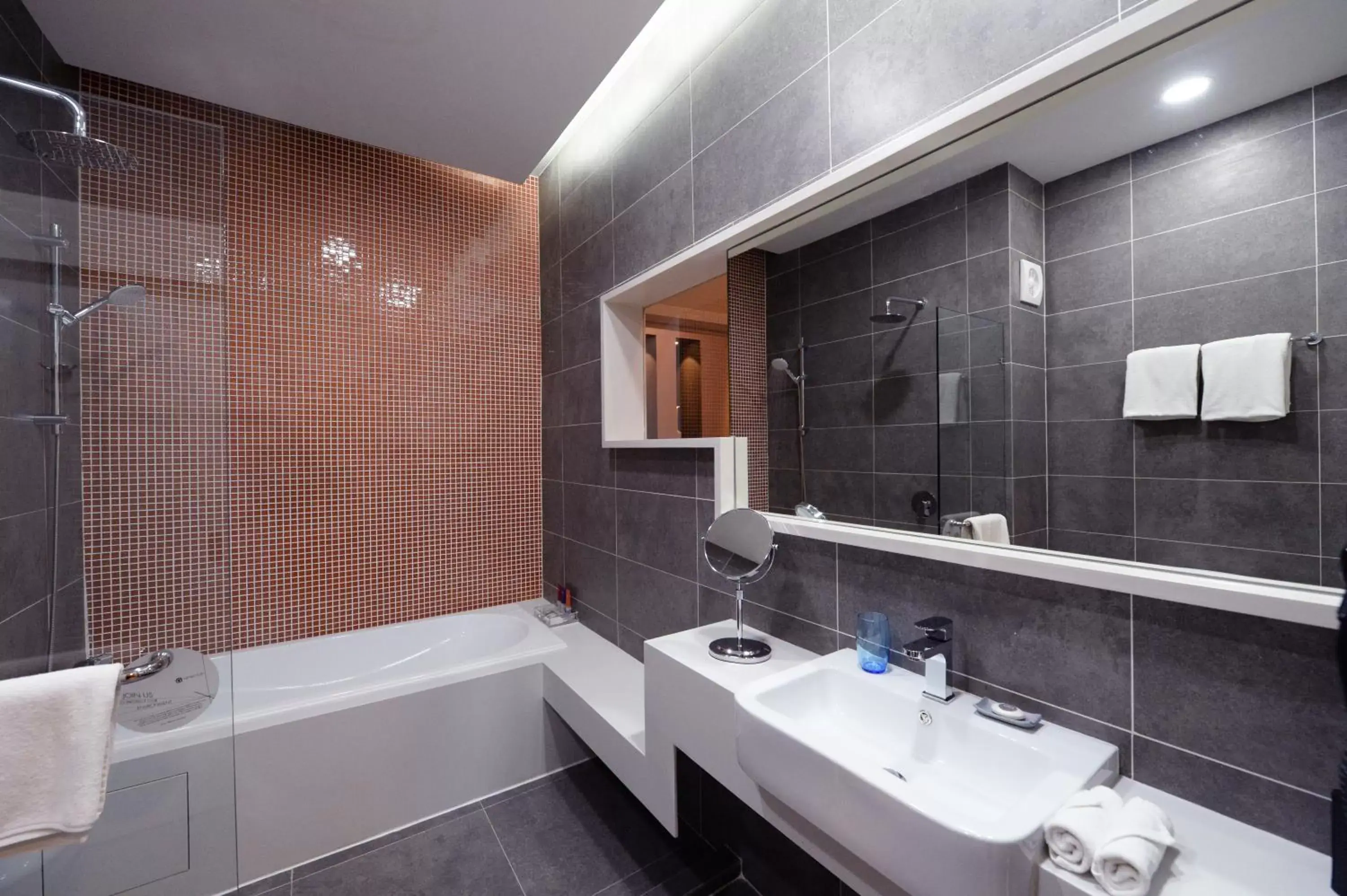 Shower, Bathroom in Qliq Damansara Hotel
