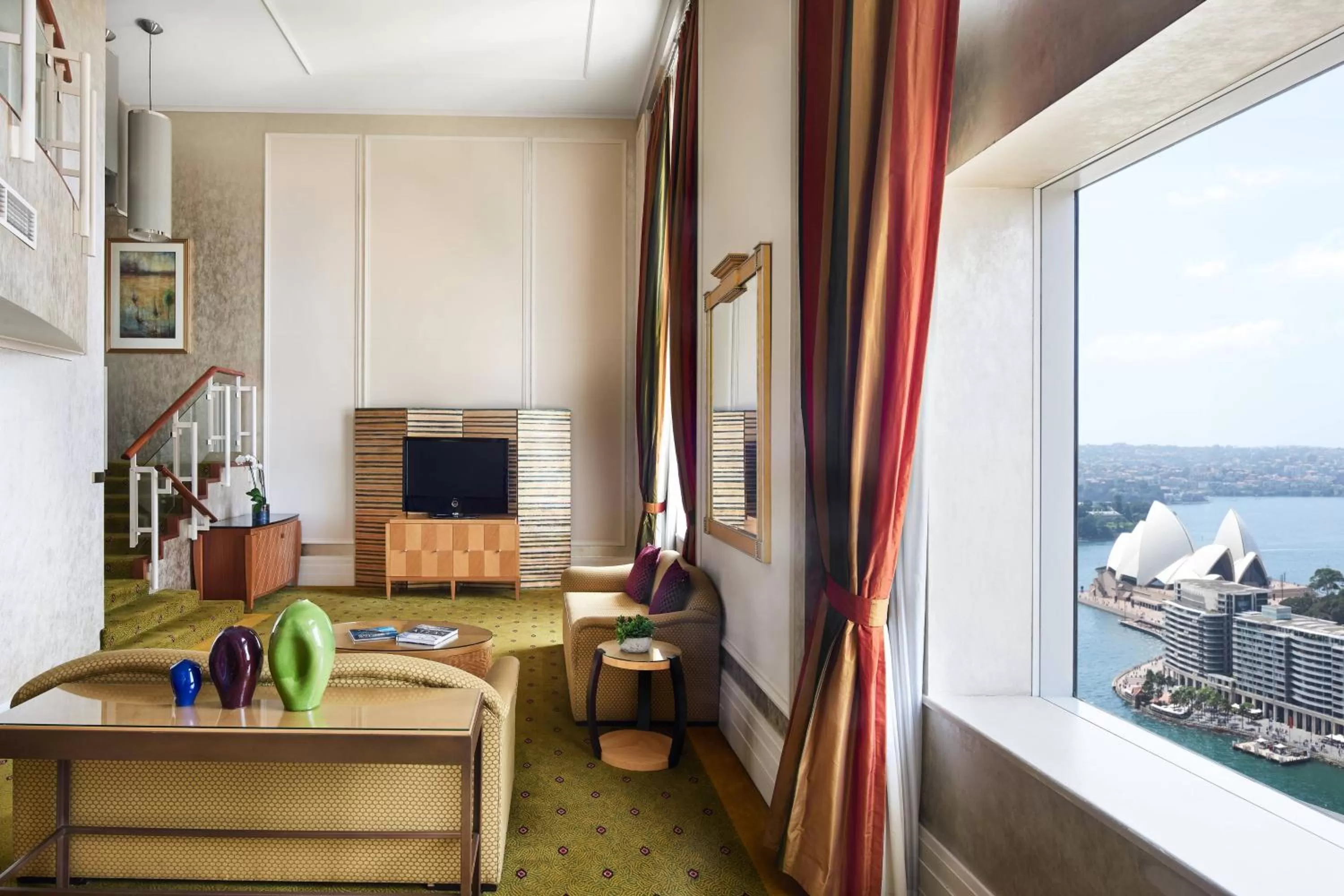 Living room in Sydney Harbour Marriott Hotel at Circular Quay