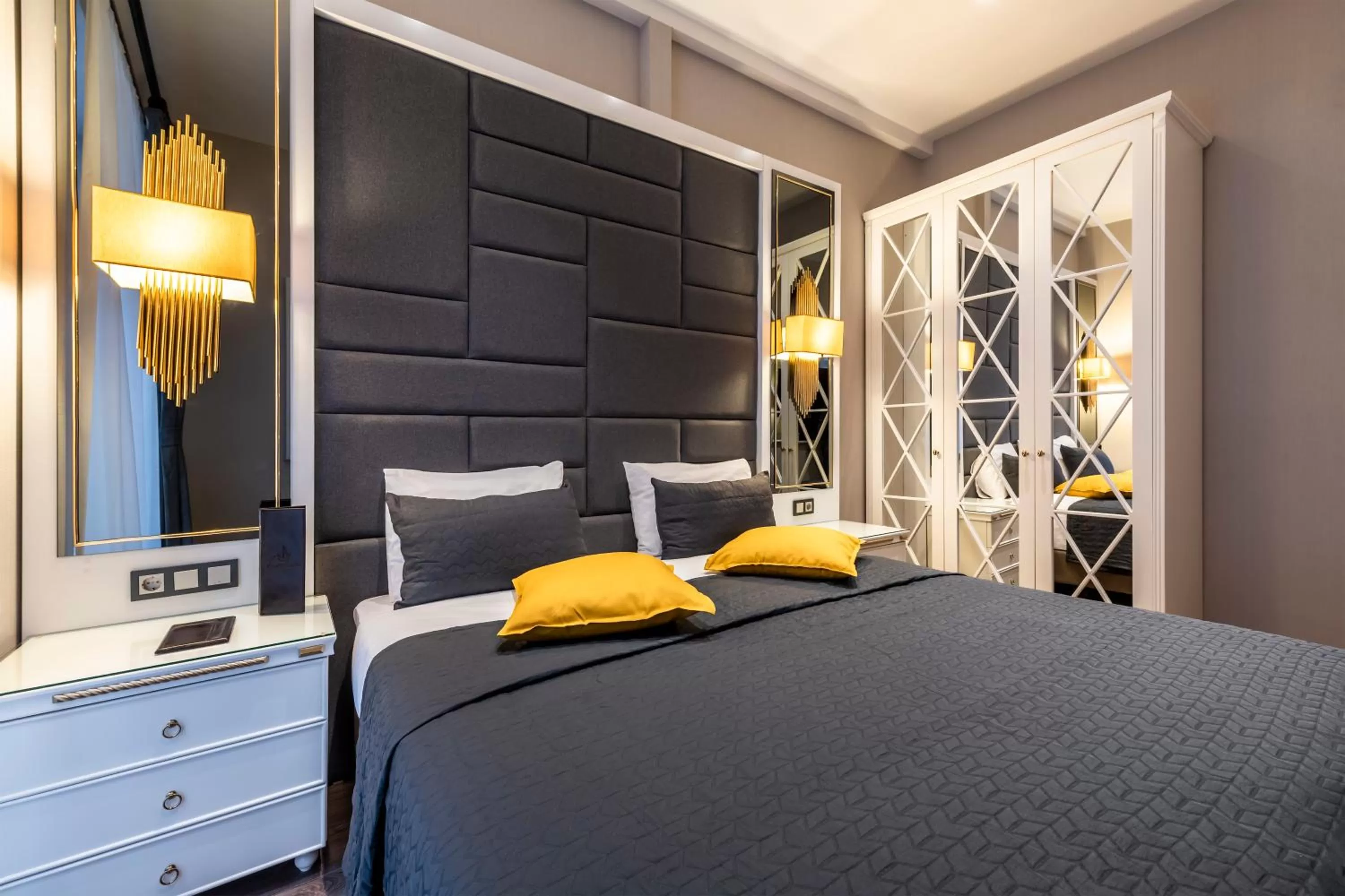 Bedroom, Bed in Grand Hotel de Pera