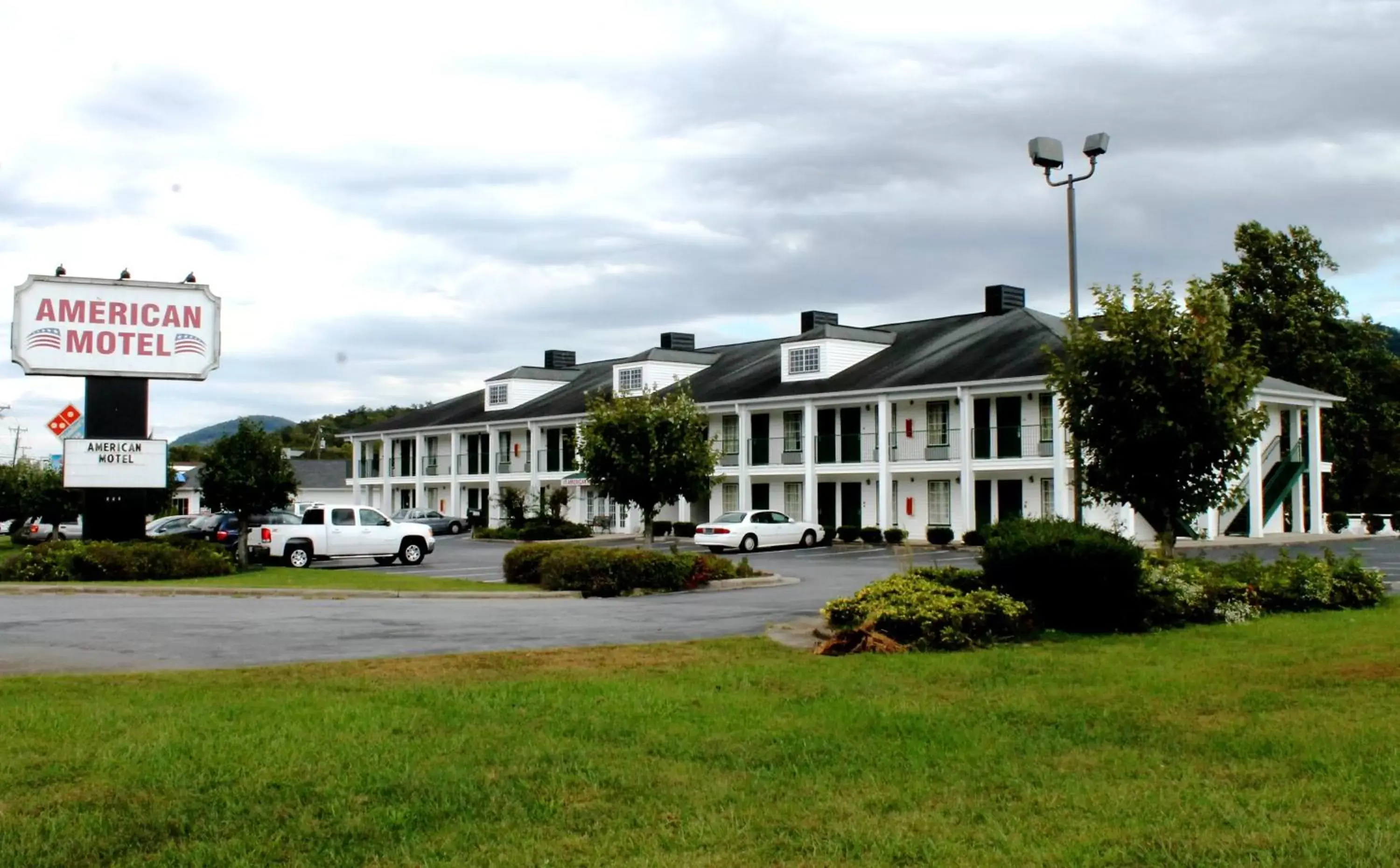 Facade/entrance, Property Building in American Motel - Lenoir