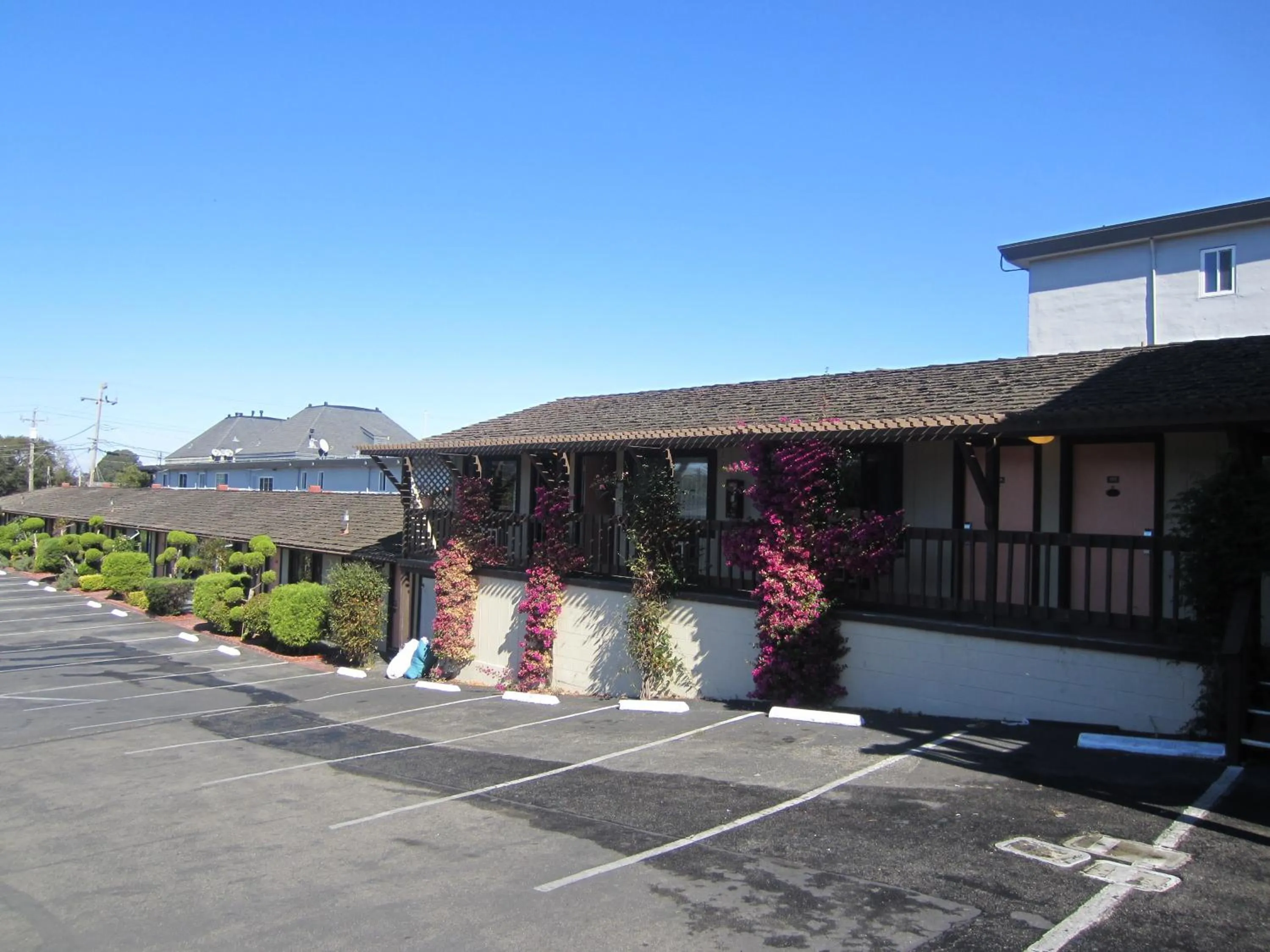 Facade/entrance in Monterey Fairgrounds Inn