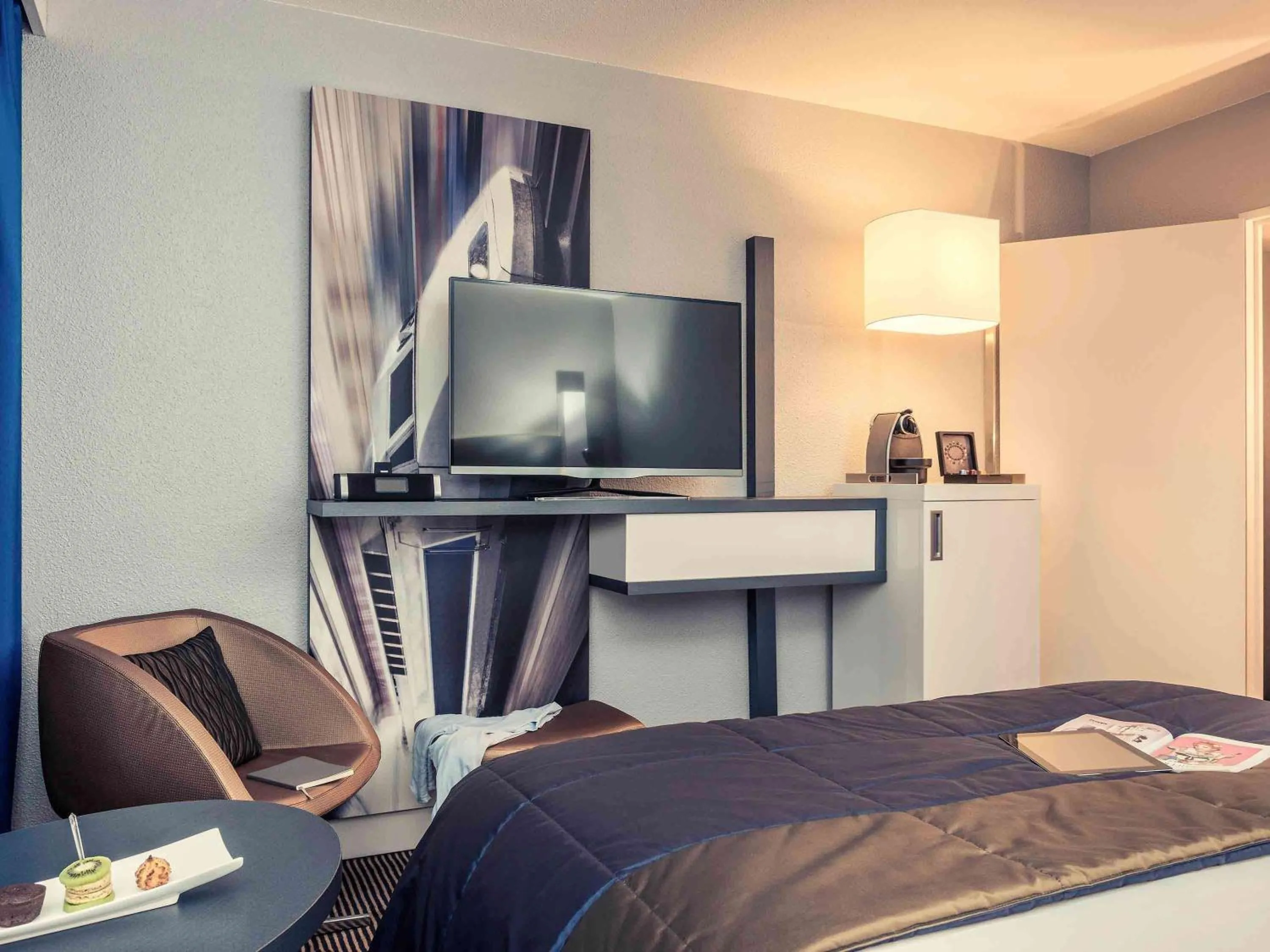 Photo of the whole room, Bed in Mercure Paris Massy Gare TGV