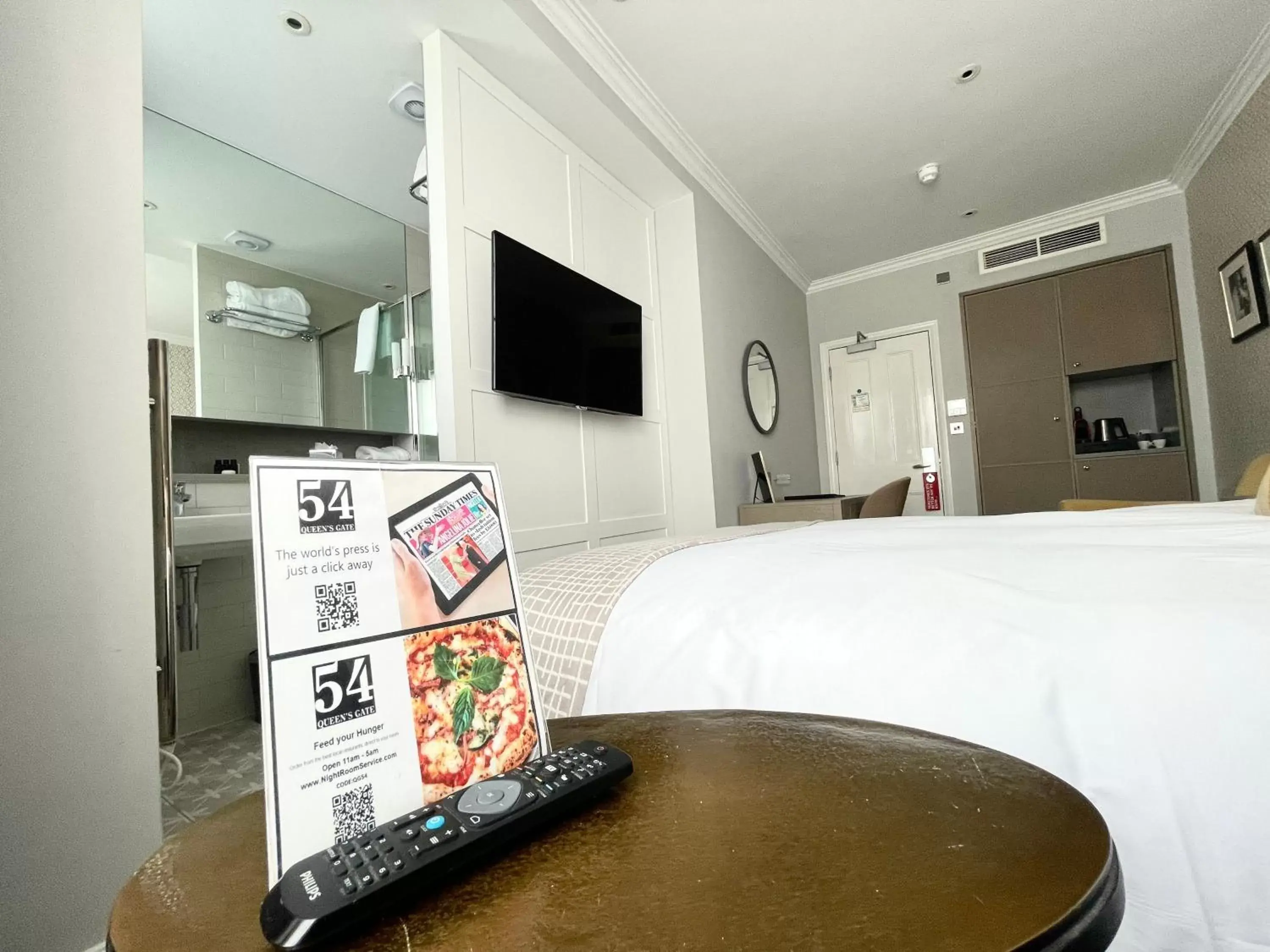 Bedroom, TV/Entertainment Center in 54 Queen's Gate Hotel
