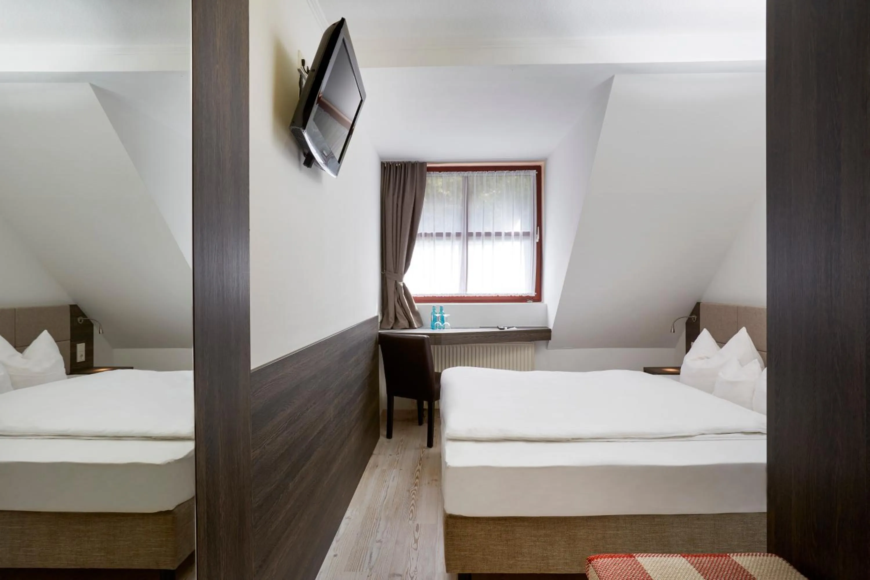 Photo of the whole room, Bed in H+ Hotel Nürnberg