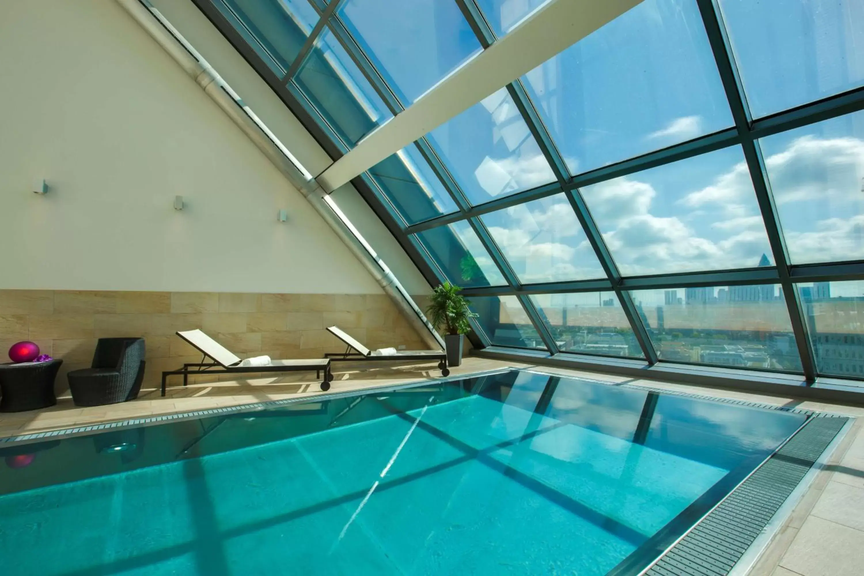 Activities, Swimming Pool in Radisson Blu Hotel Frankfurt