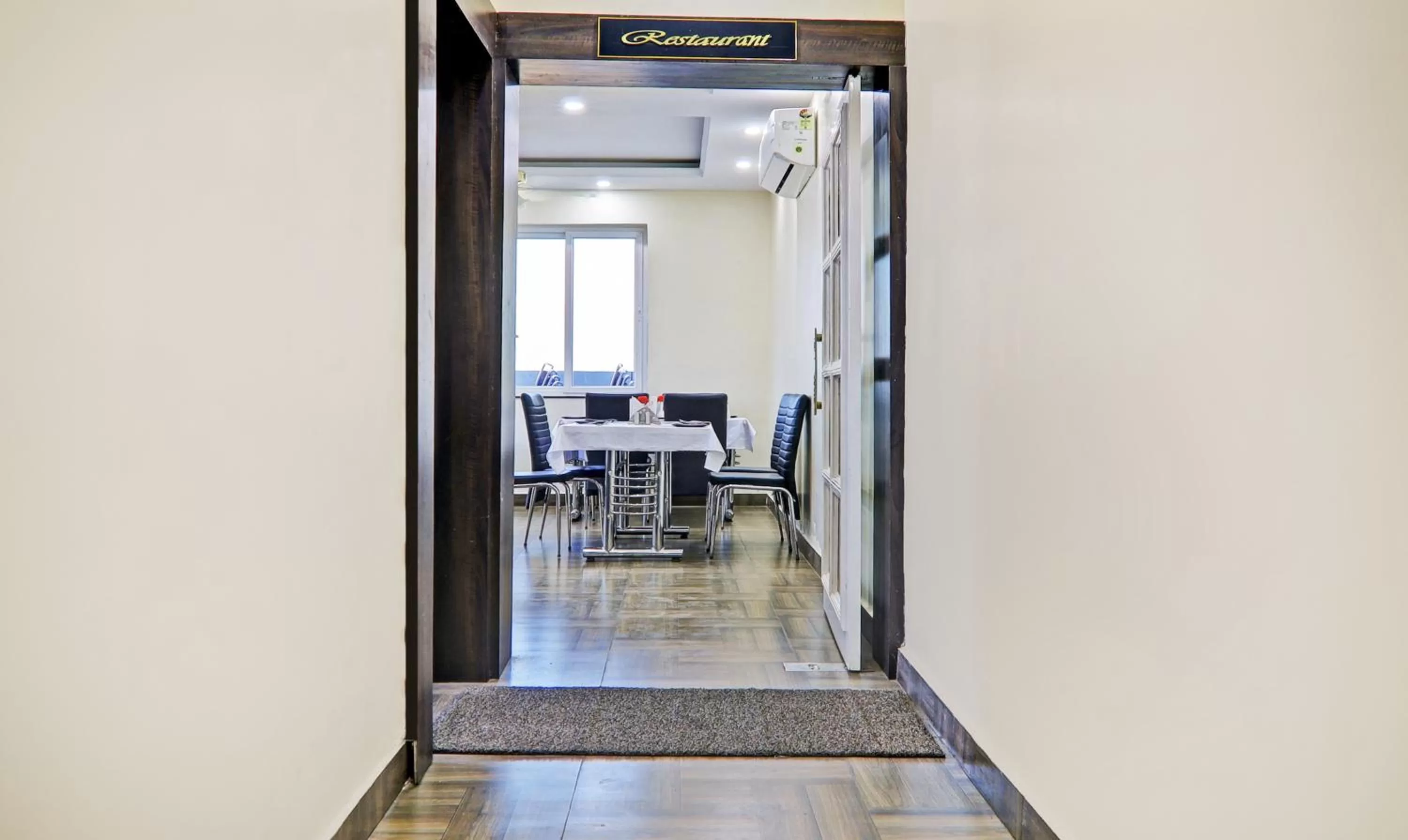 Lobby or reception in Treebo Raj Inn Lalpur