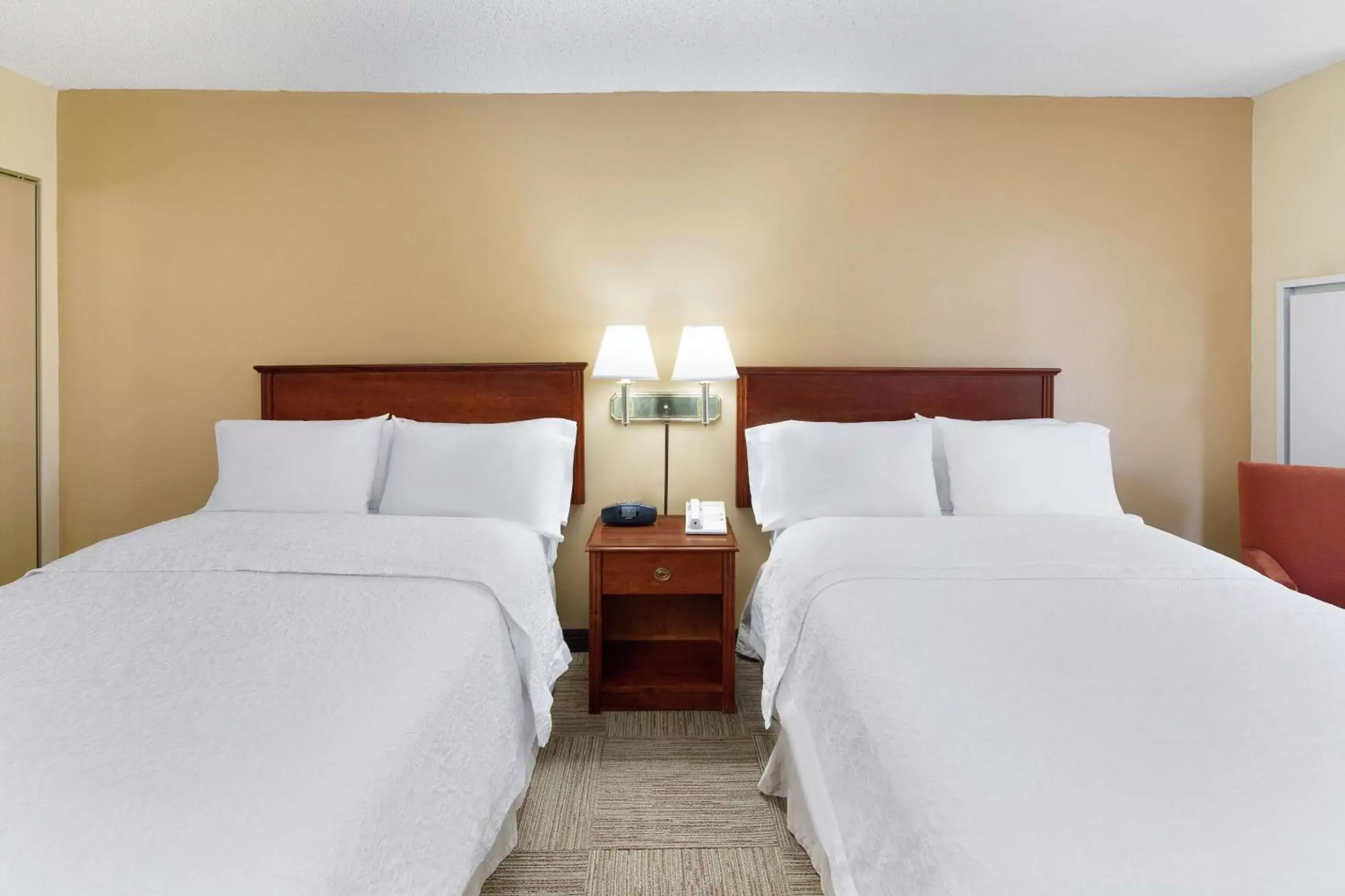 Bed in Hampton Inn Columbus-North