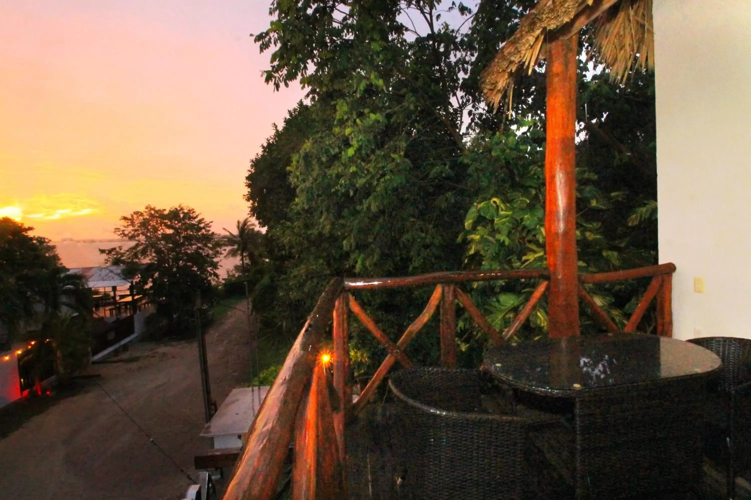 Sunrise, Balcony/Terrace in Hotel Pancho Villas Bacalar Vista a Laguna