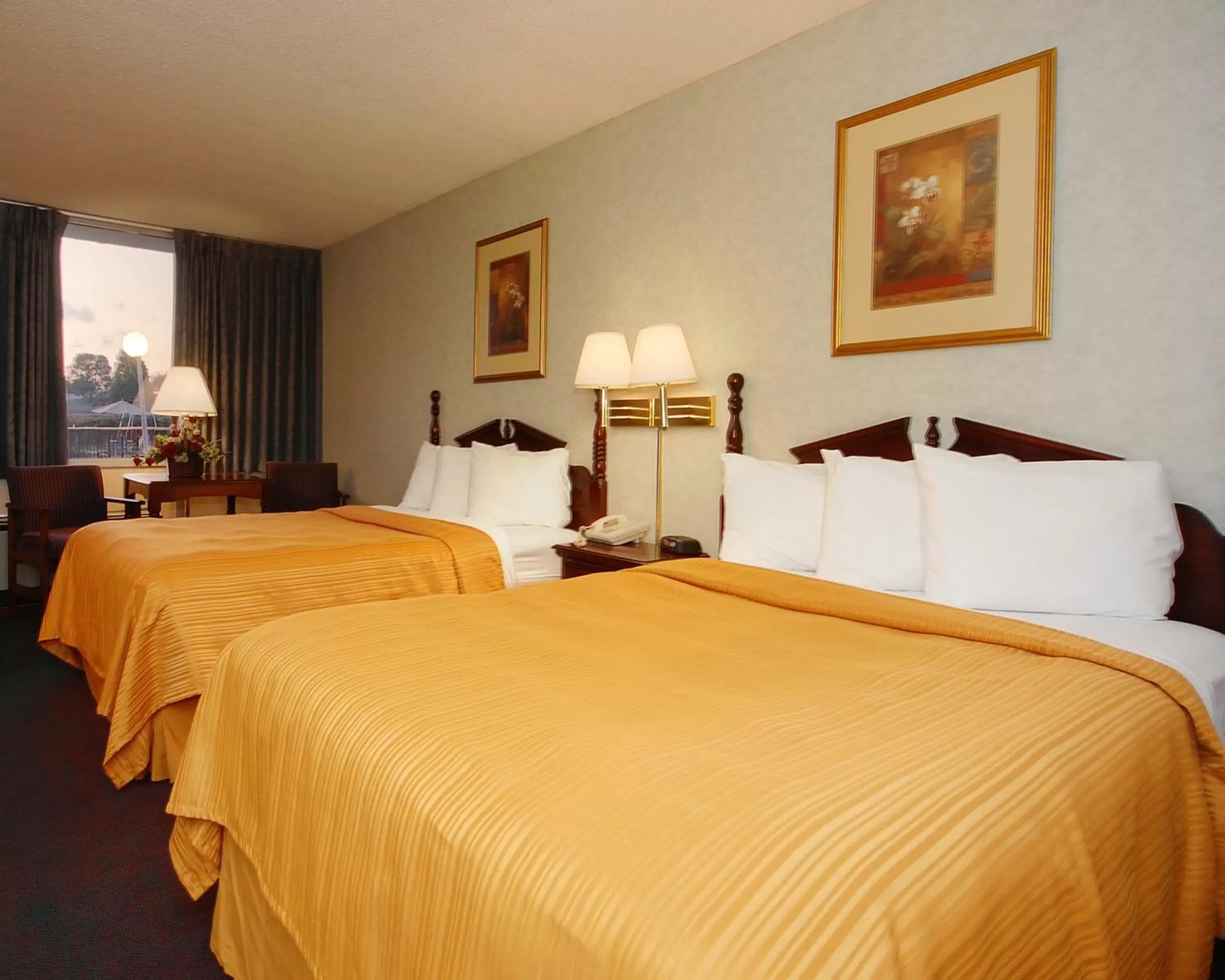 Bedroom, Bed in Quality Inn Shenandoah Valley