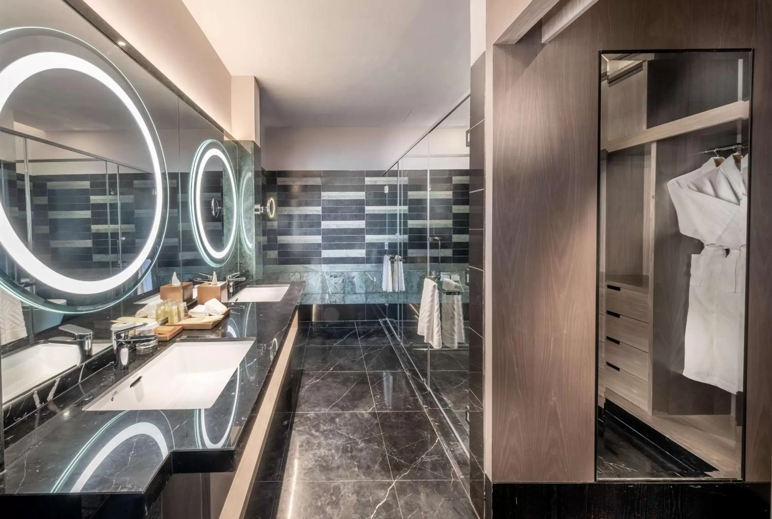 Bathroom, Kitchen/Kitchenette in DoubleTree by Hilton Putrajaya Lakeside