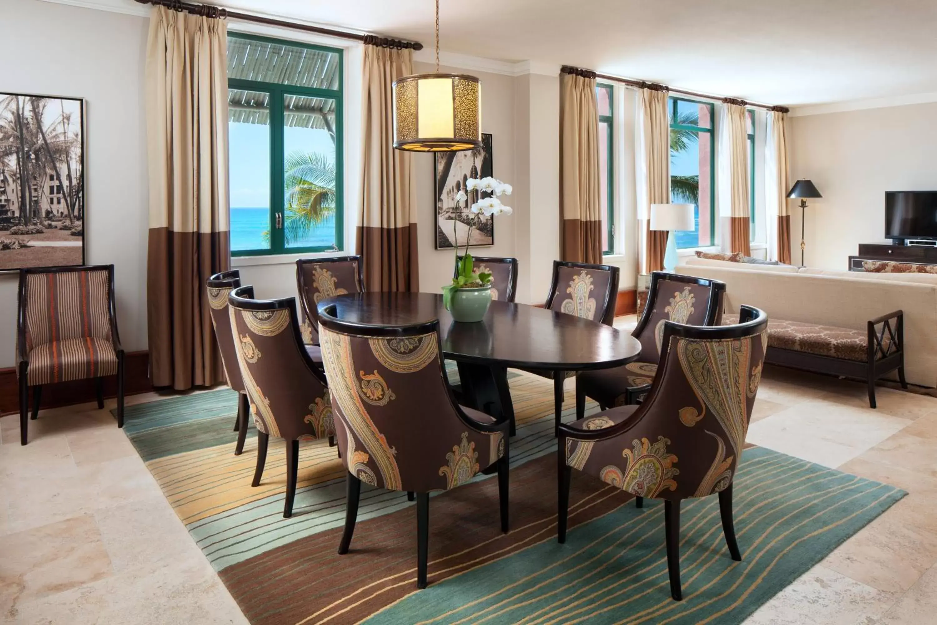 Photo of the whole room, Seating Area in The Royal Hawaiian, A Luxury Collection Resort, Waikiki