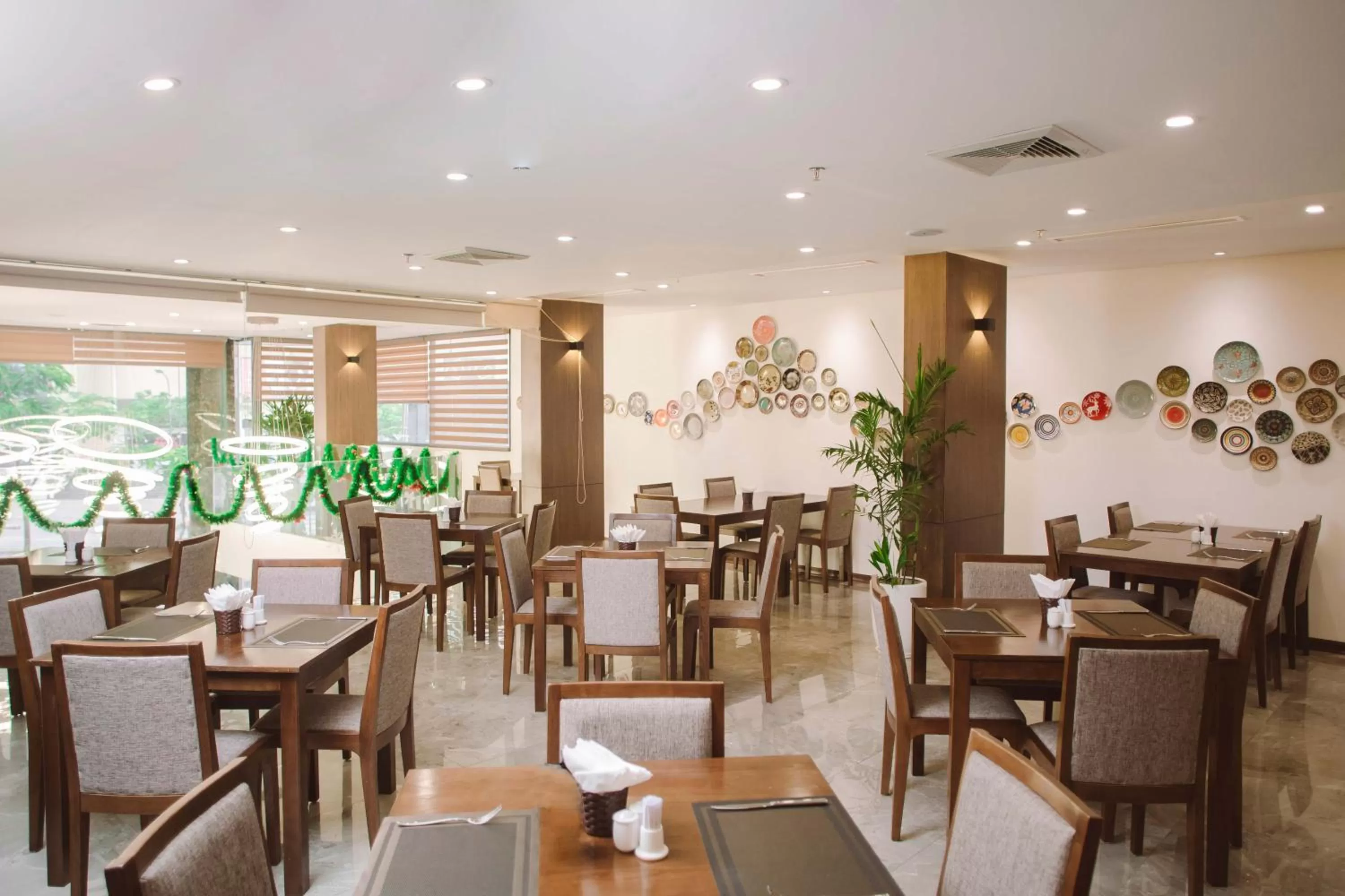 Restaurant/places to eat in Reyna Hotel Hanoi & Spa