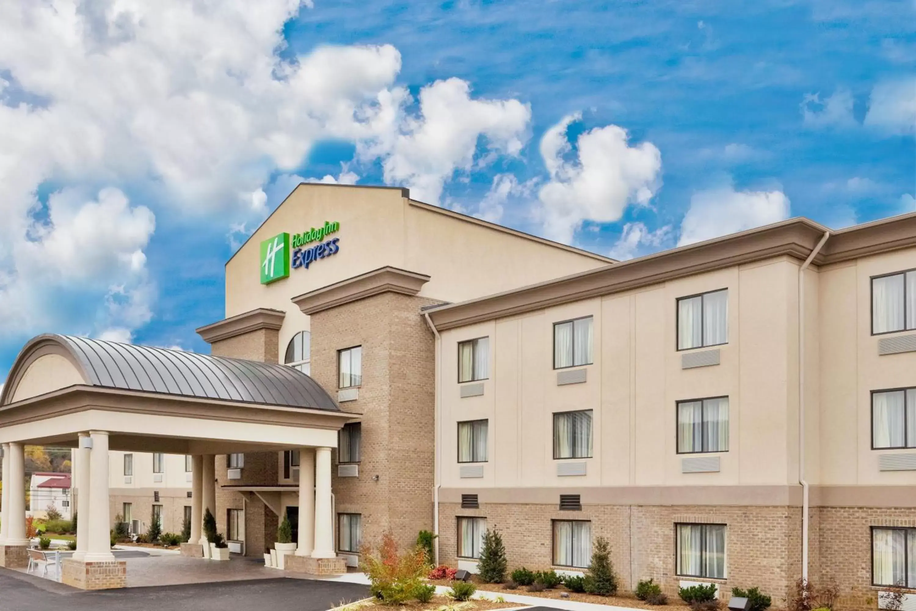 Property Building in Holiday Inn Express Troutville-Roanoke North, an IHG Hotel