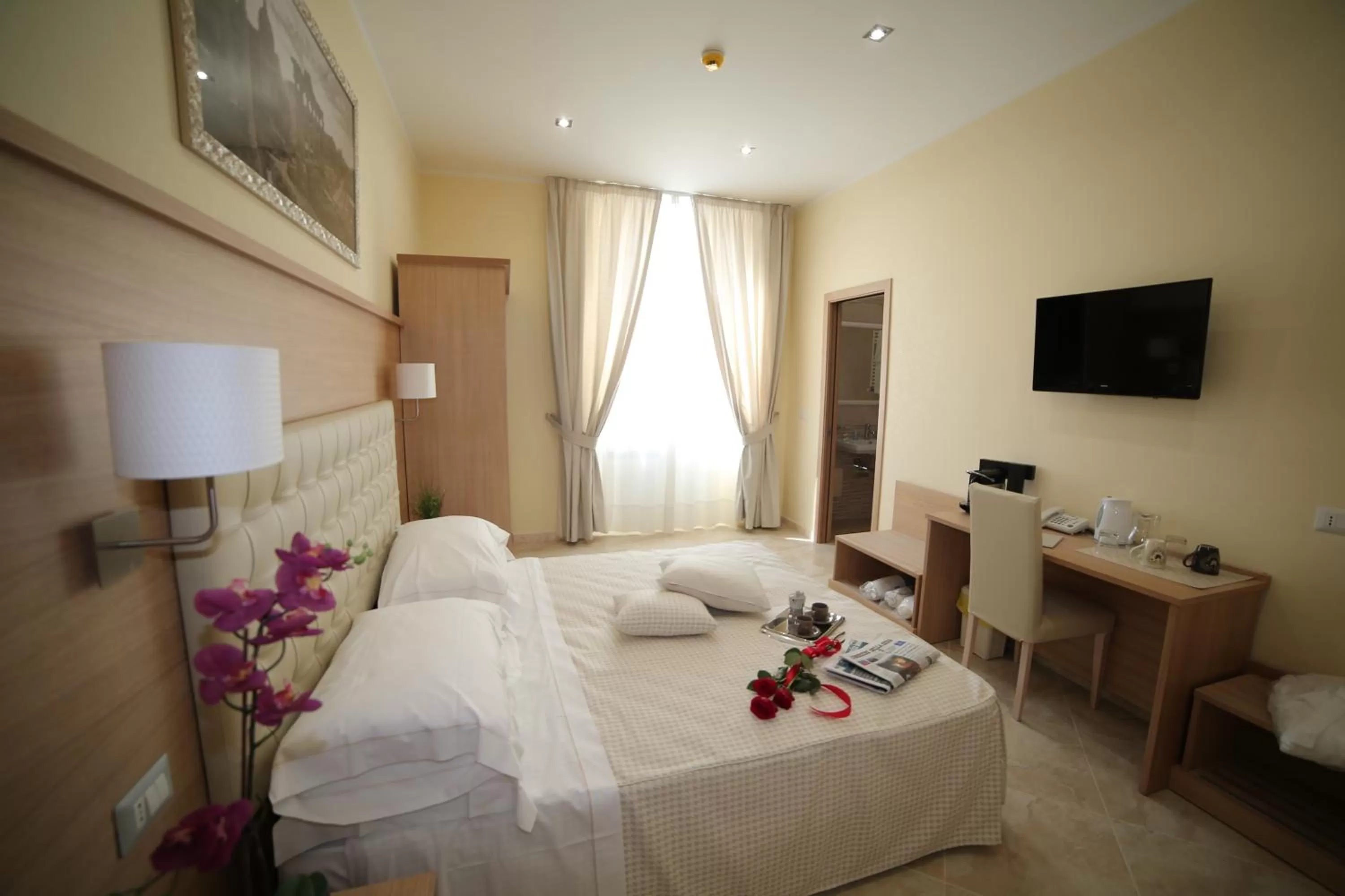 Balcony/Terrace, Bed in Esposizione Palace Hotel