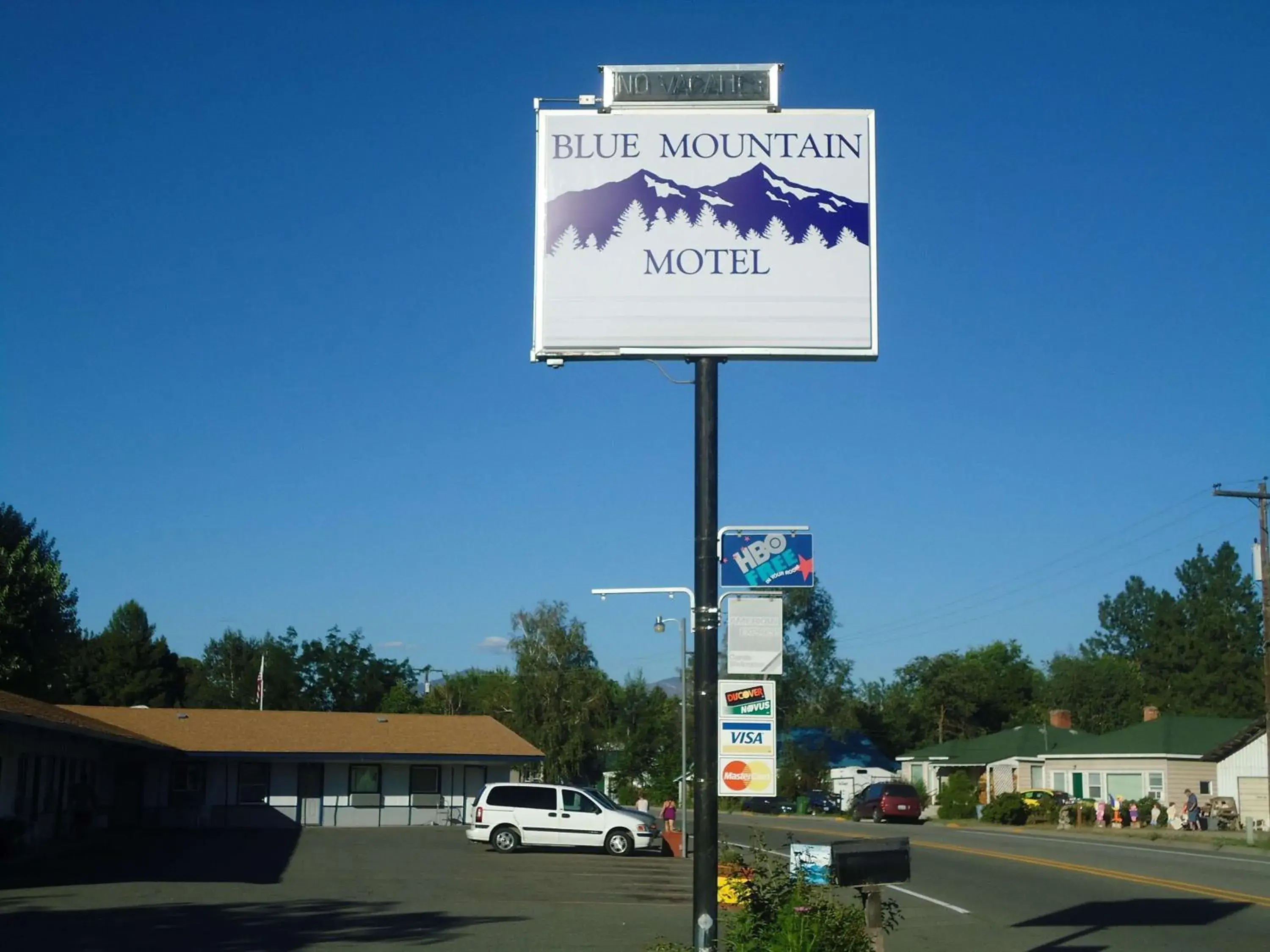 Property building, Property Logo/Sign in Blue Mountain Motel