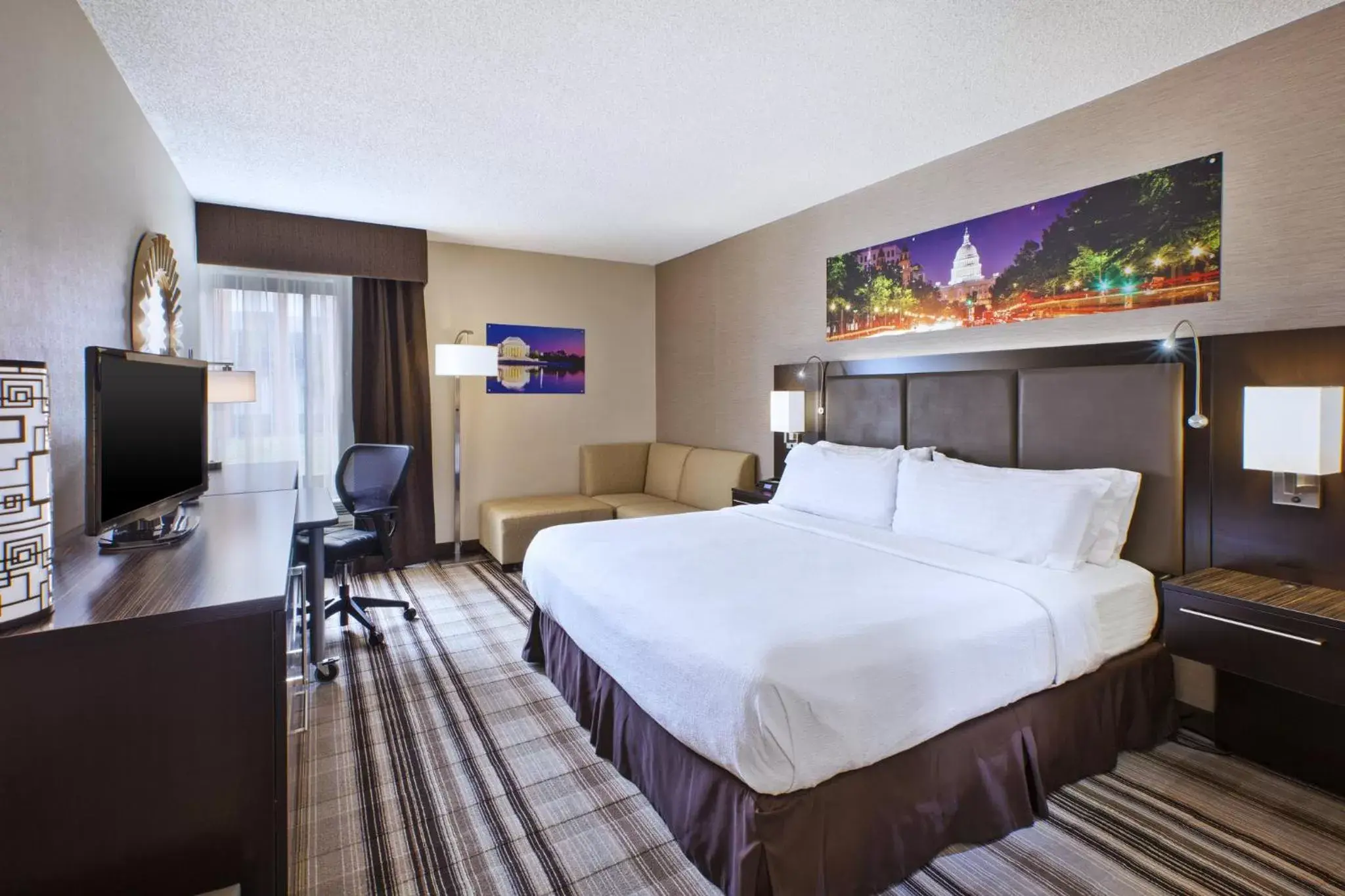 Photo of the whole room, Bed in Holiday Inn Washington-Dulles International Airport, an IHG Hotel