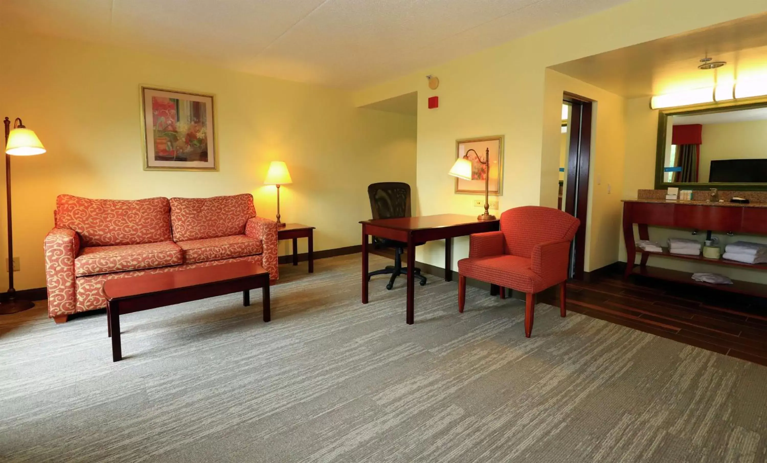 Bedroom, Seating Area in Hampton Inn and Suites of Lamar