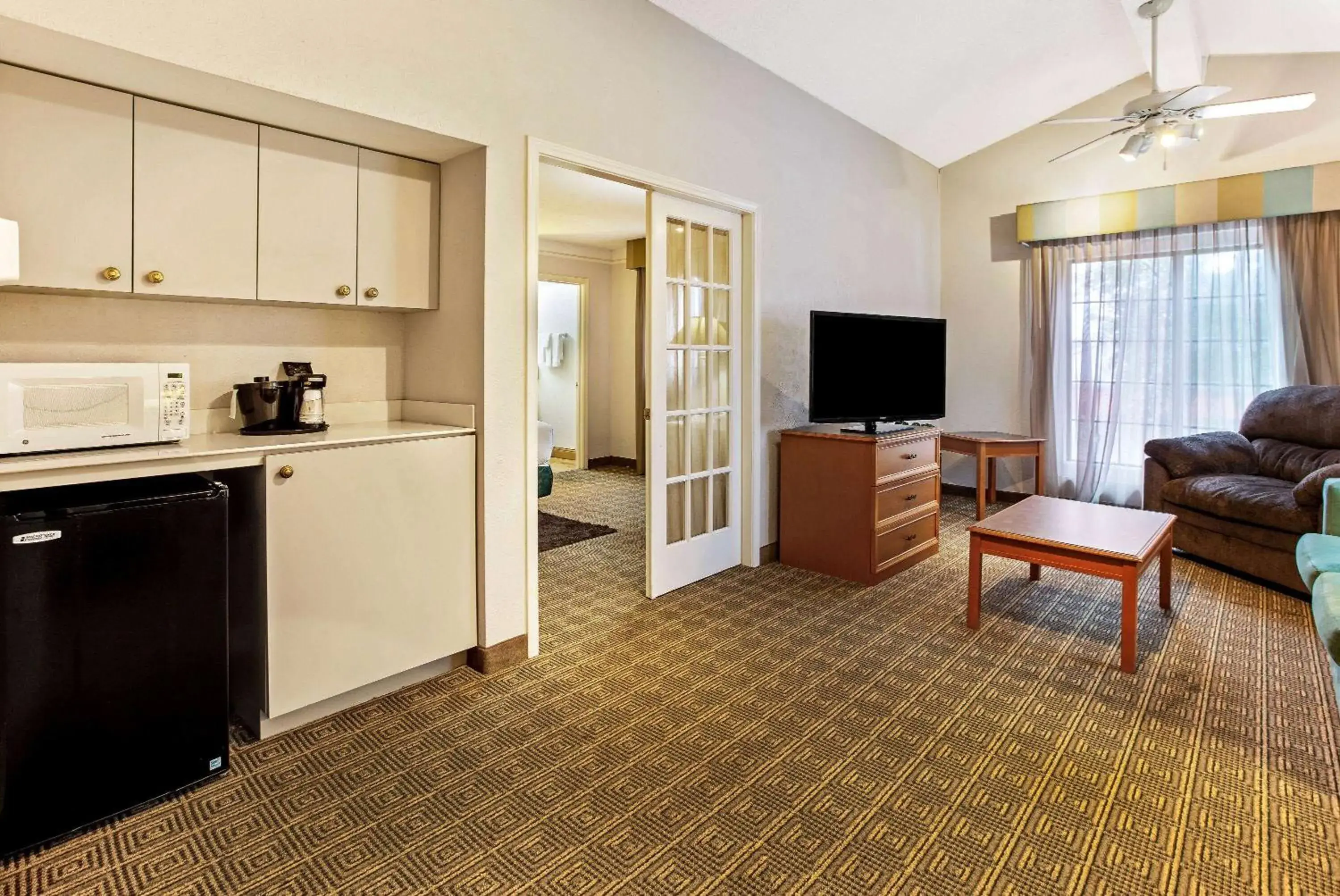 Photo of the whole room, TV/Entertainment Center in La Quinta Inn by Wyndham College Station