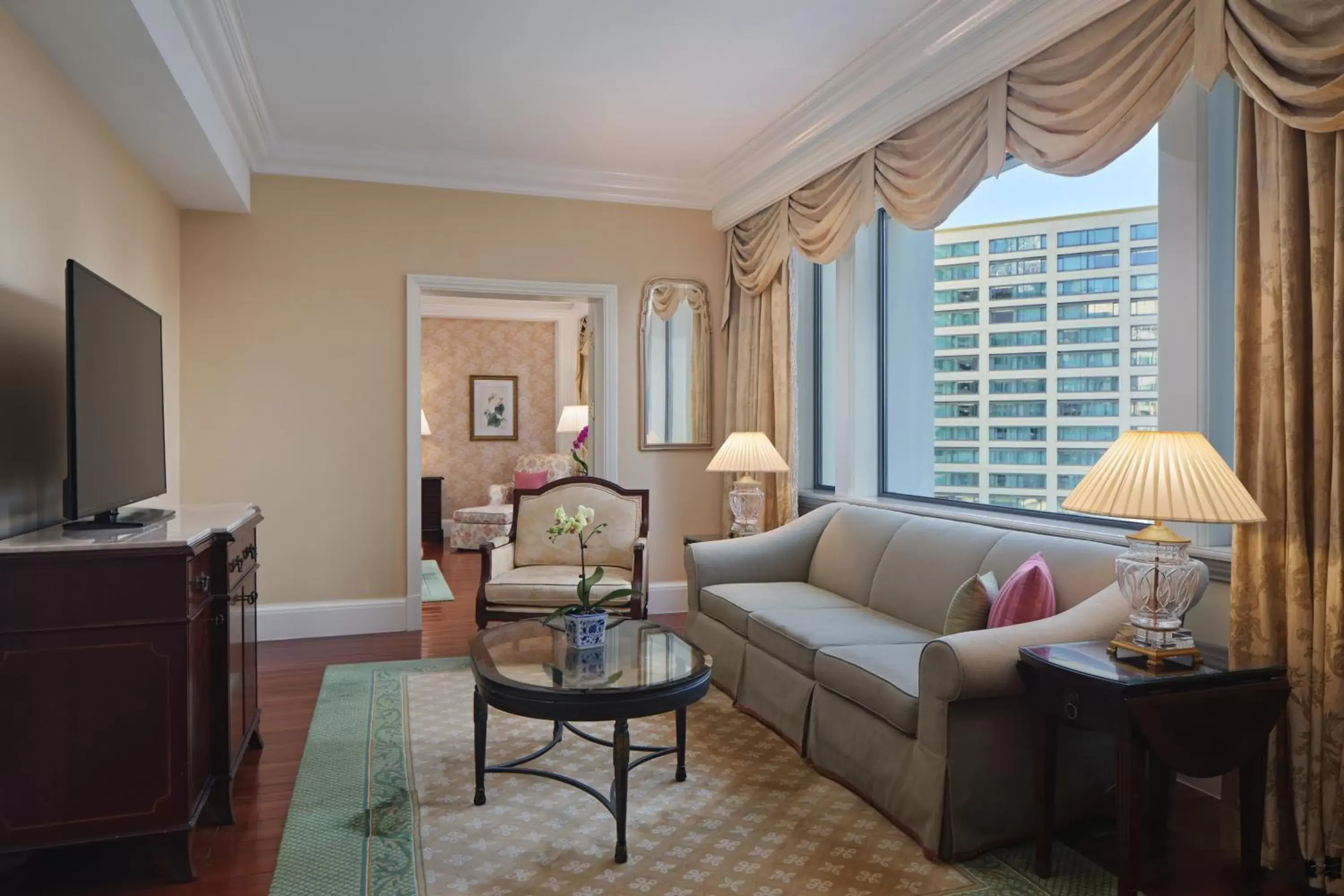 Living room, Seating Area in The Ritz-Carlton Beijing