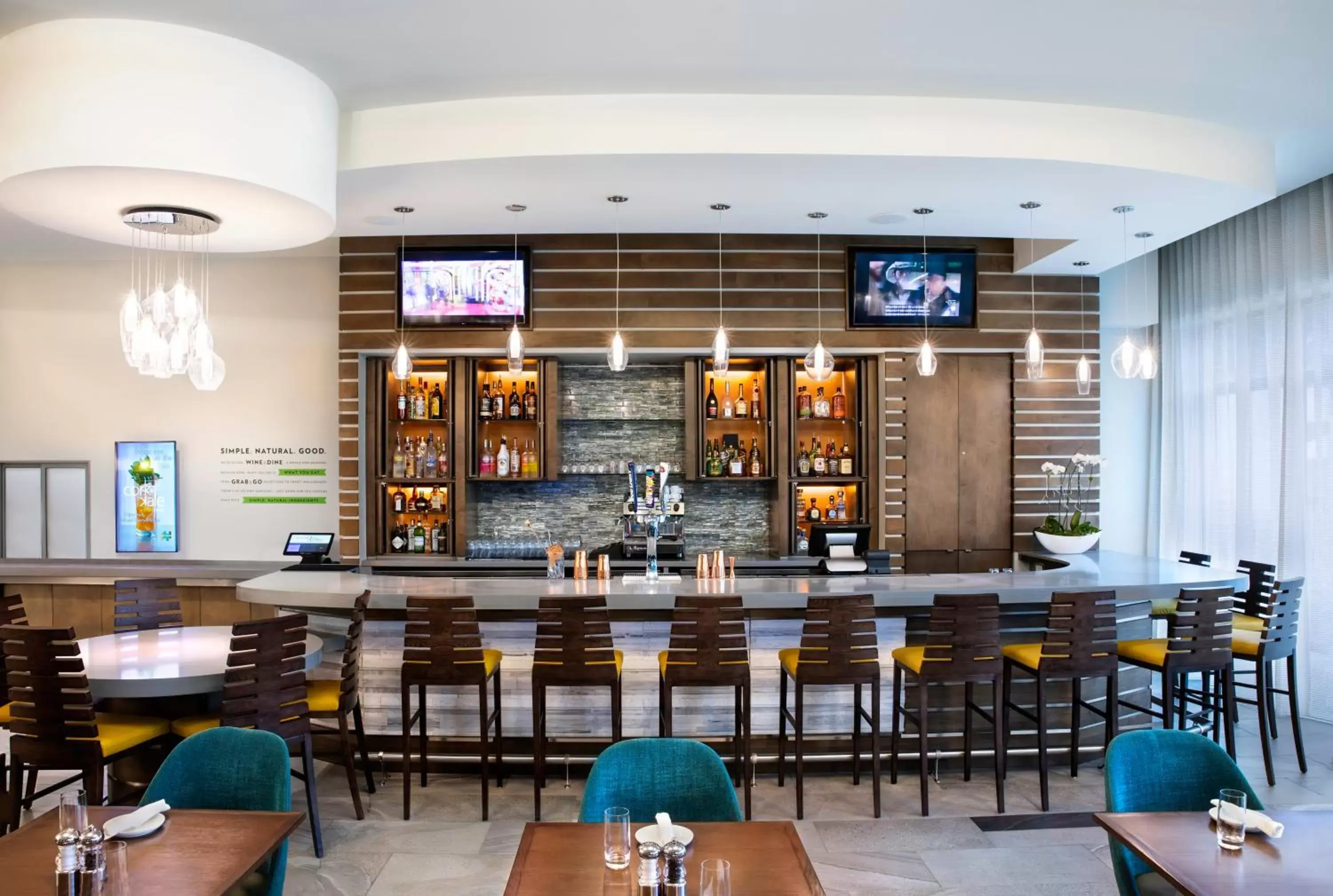Lounge or bar, Lounge/Bar in EVEN Hotel Miami - Airport, an IHG Hotel