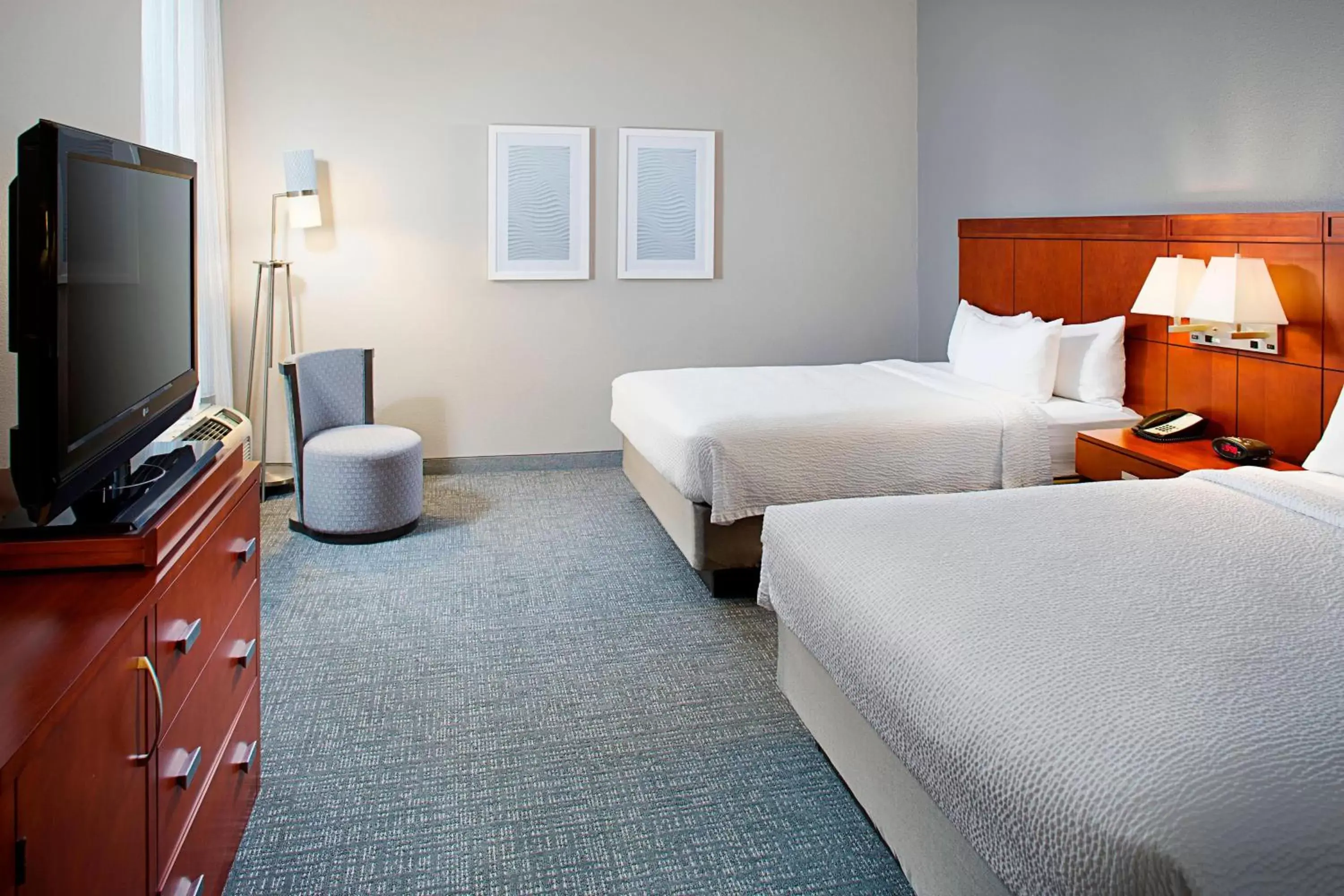 Bedroom, Bed in Courtyard by Marriott San Antonio SeaWorld®/Westover Hills