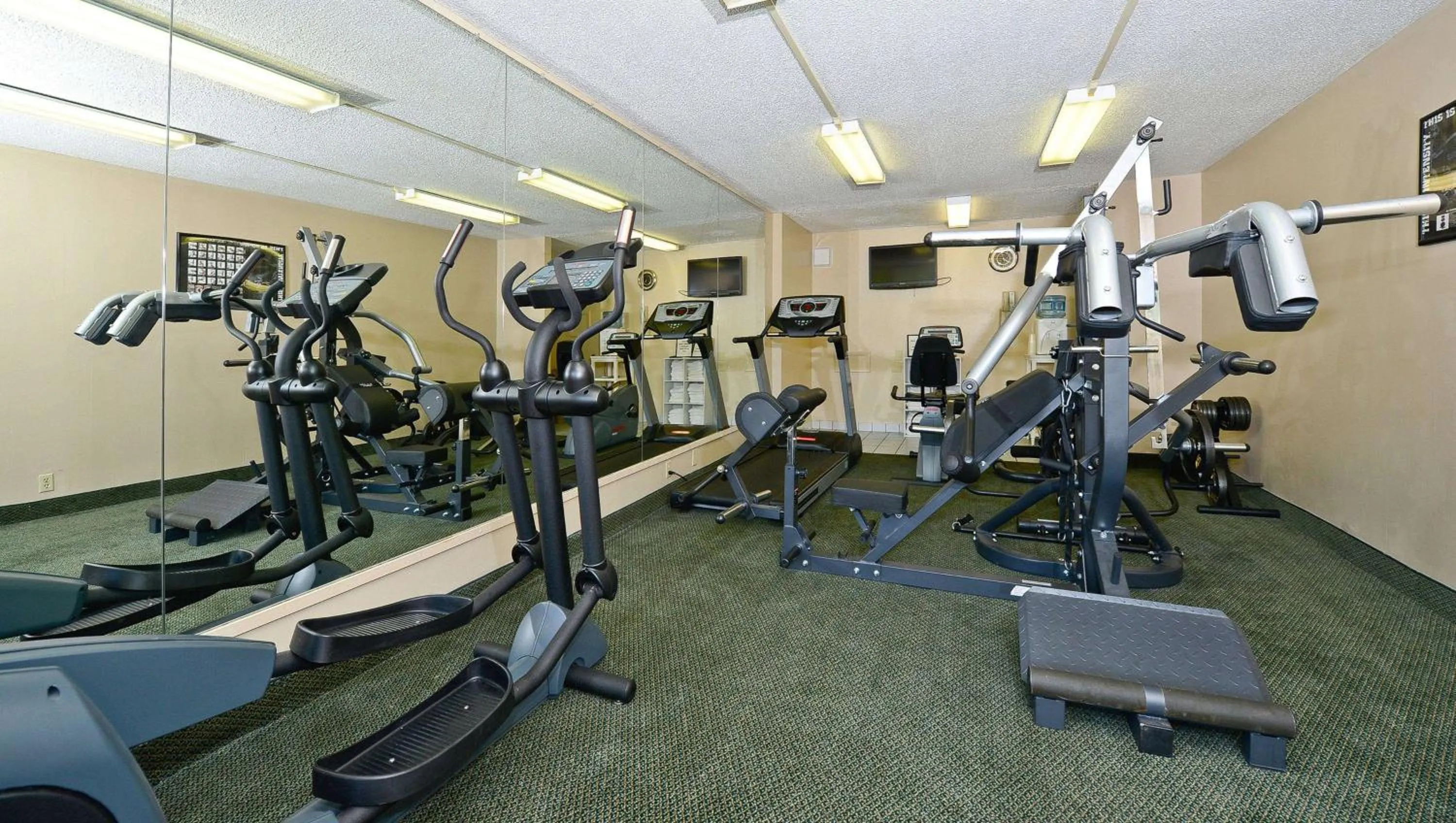 Fitness centre/facilities in Magnuson Hotel Mountain View