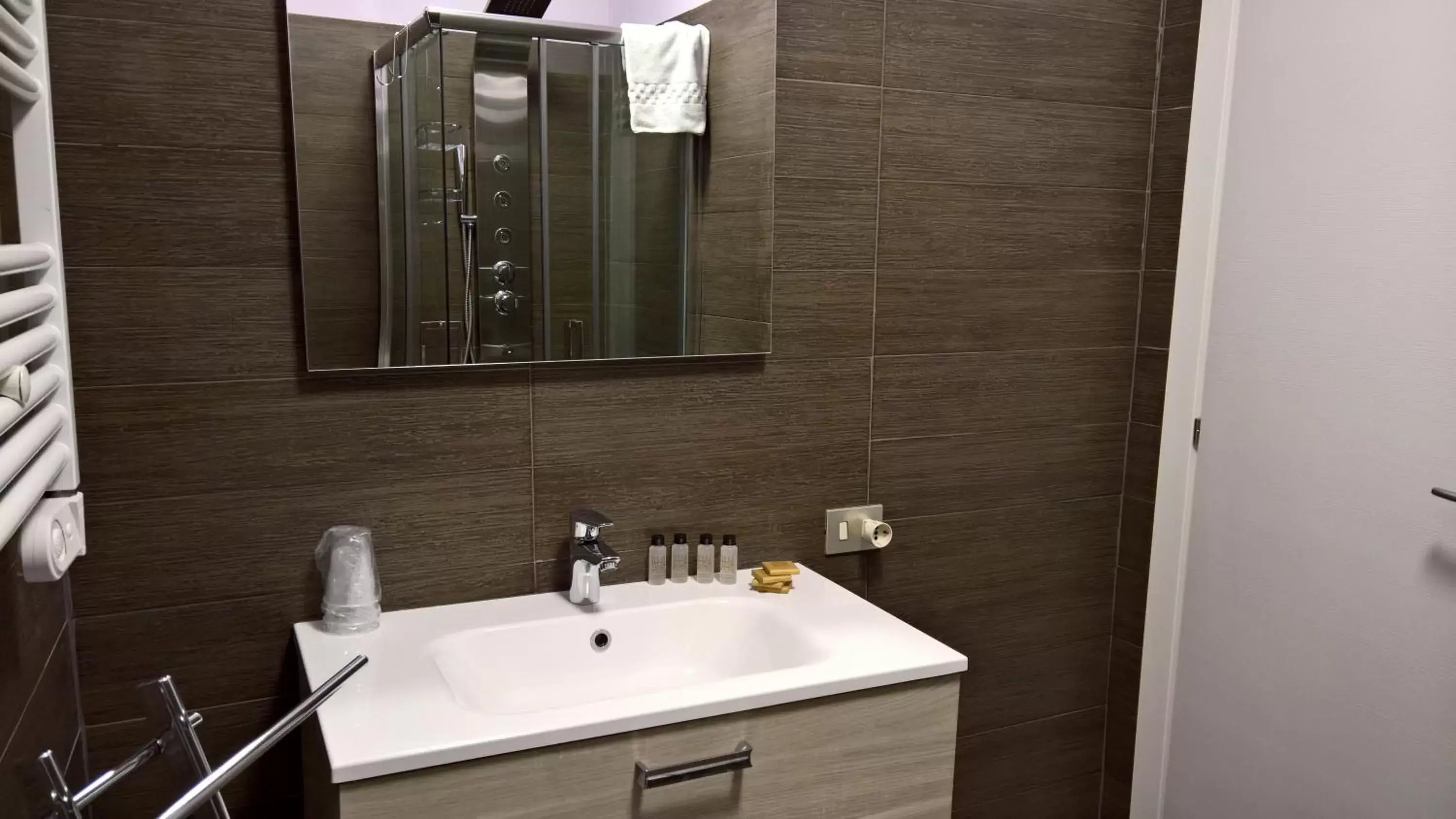 Bathroom in Hotel Palazzo Renieri - 3stelle S
