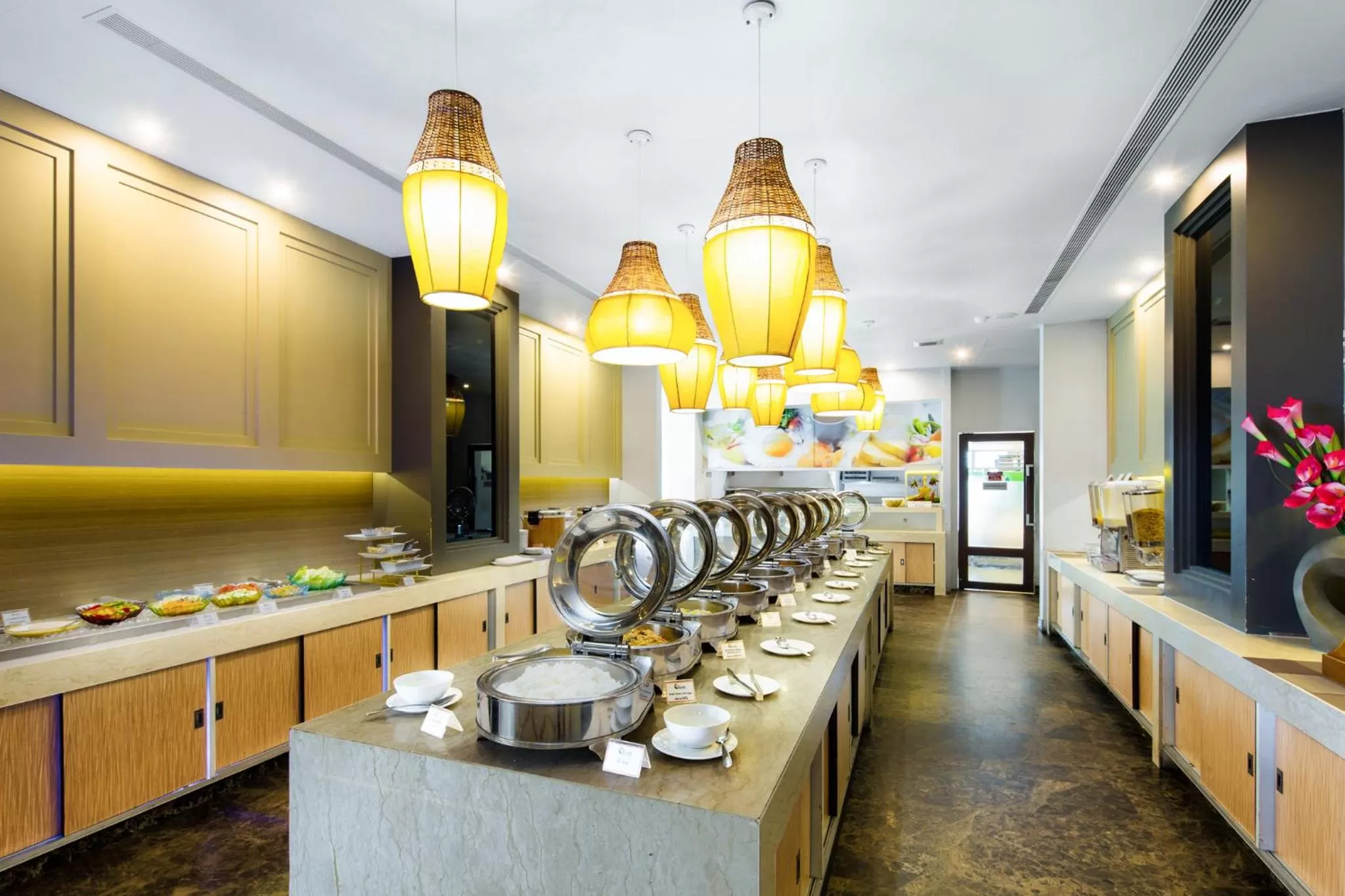 Restaurant/places to eat in Aiyara Grand Hotel