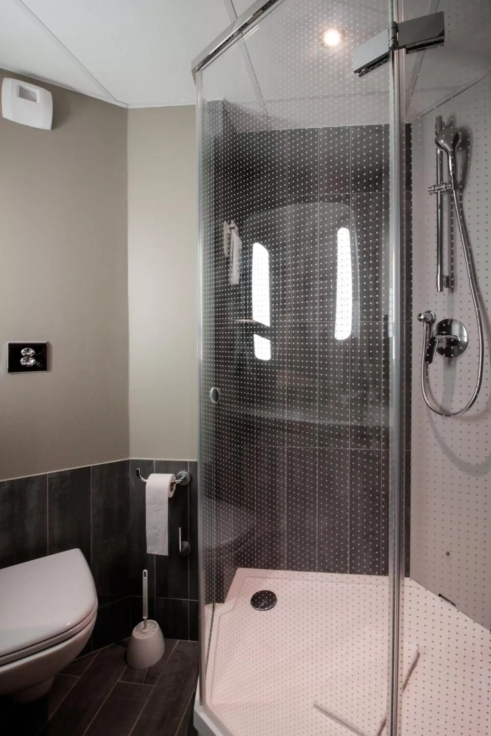 Shower, Bathroom in ibis Cahors