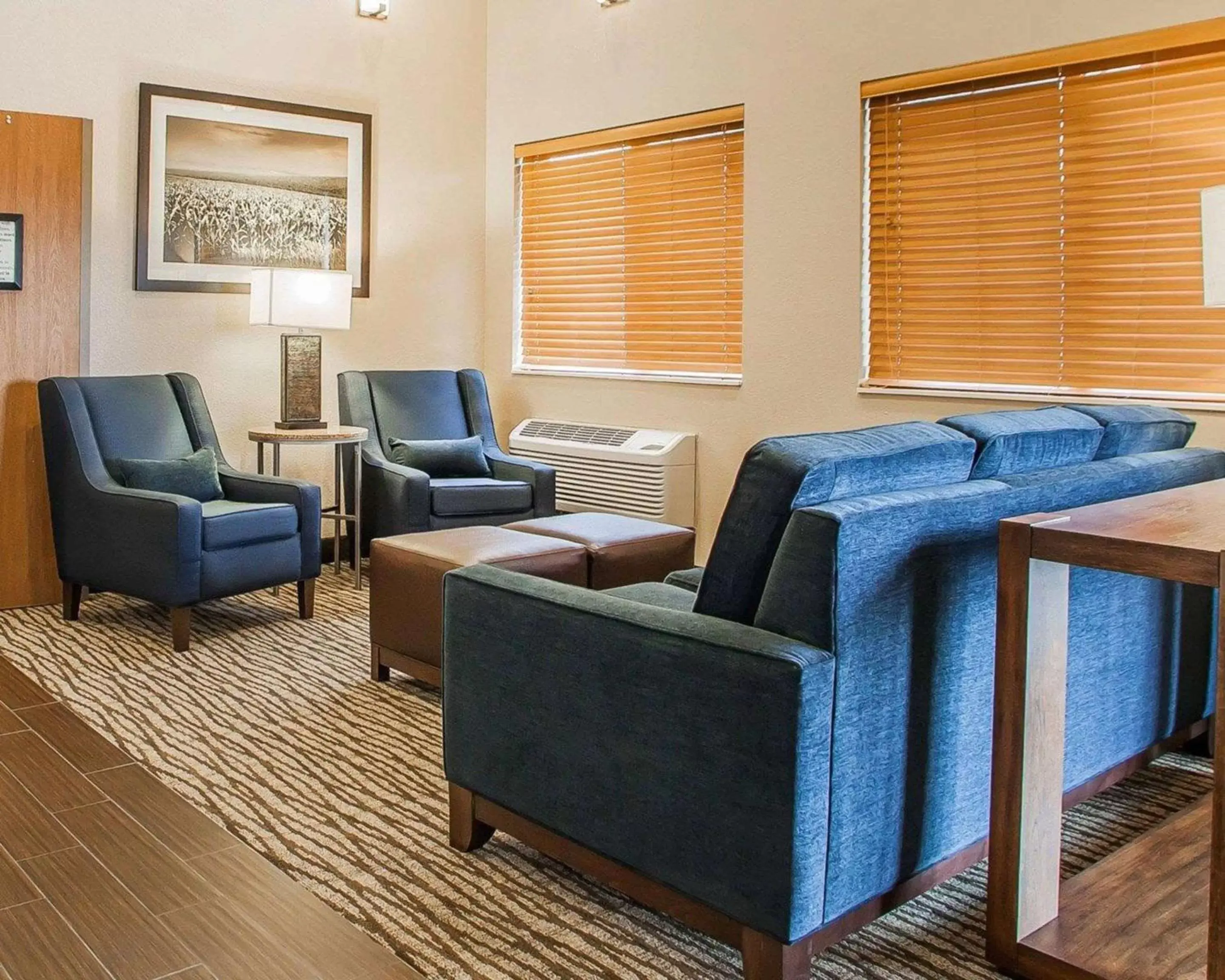 Lobby or reception, Seating Area in Comfort Inn Marshalltown South