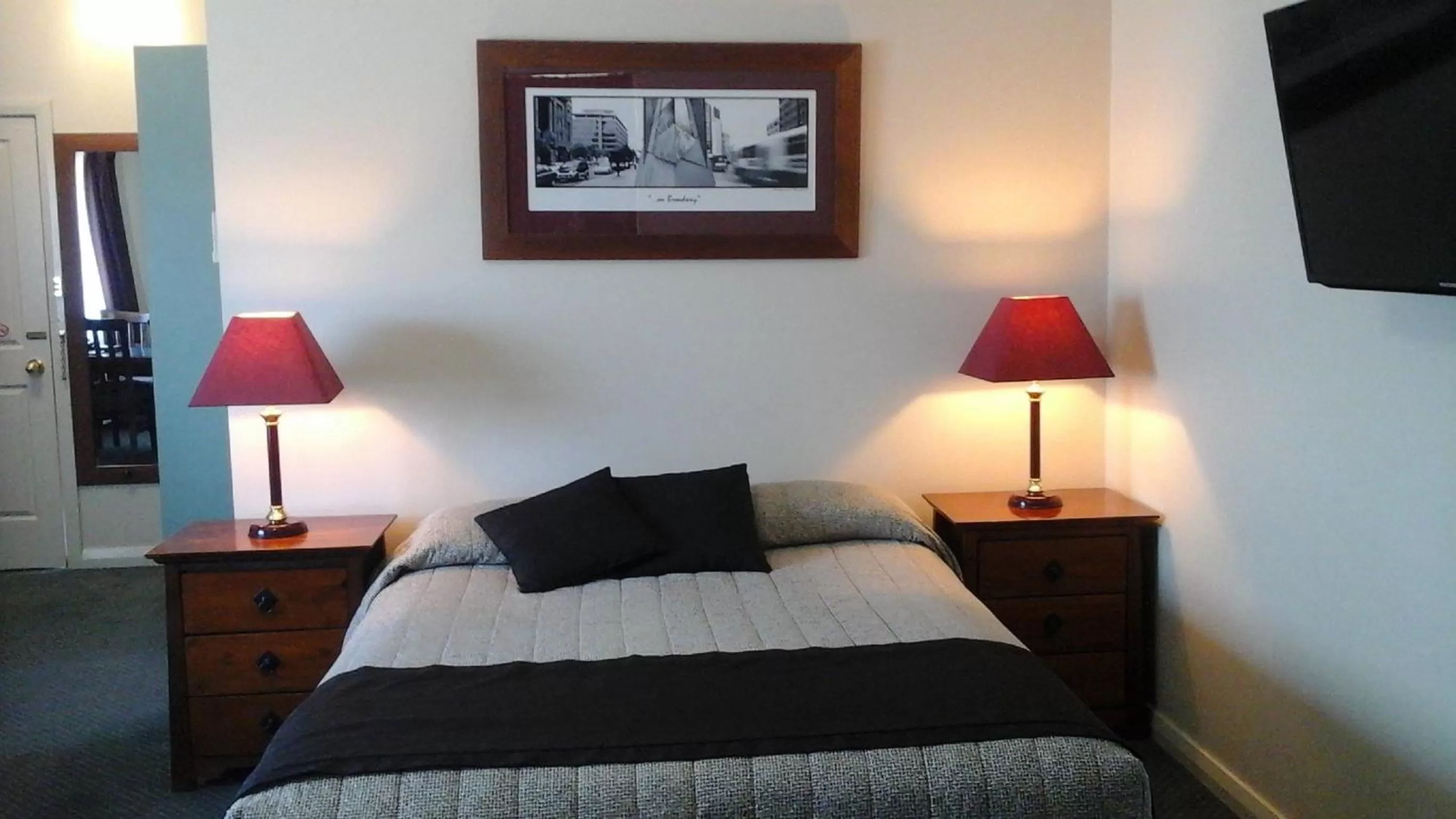 Bed in Willows Motel