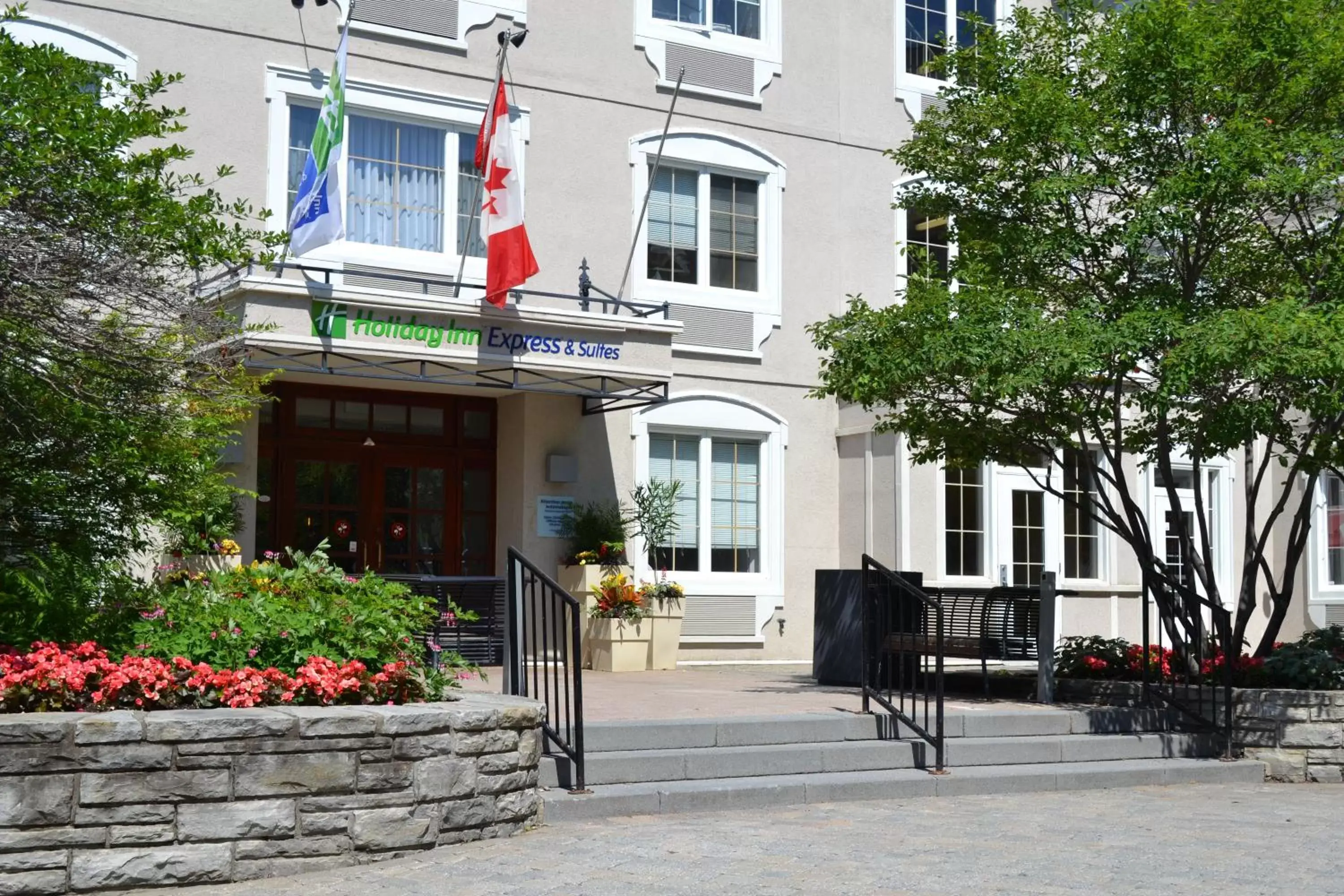 Property Building in Holiday Inn Express & Suites Tremblant, an IHG Hotel
