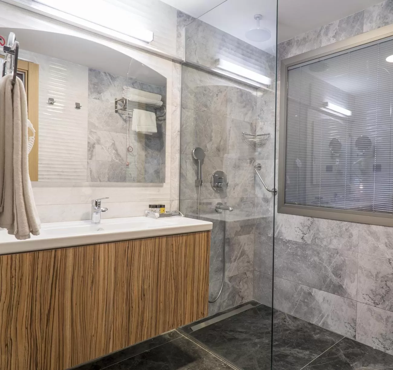 Bathroom in Greymark Hotel