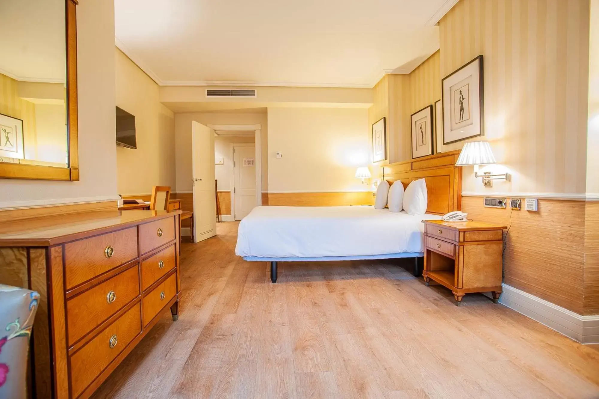 Superior Double Room in Valladolid Recoletos Superior Double Room in Valladolid Recoletos