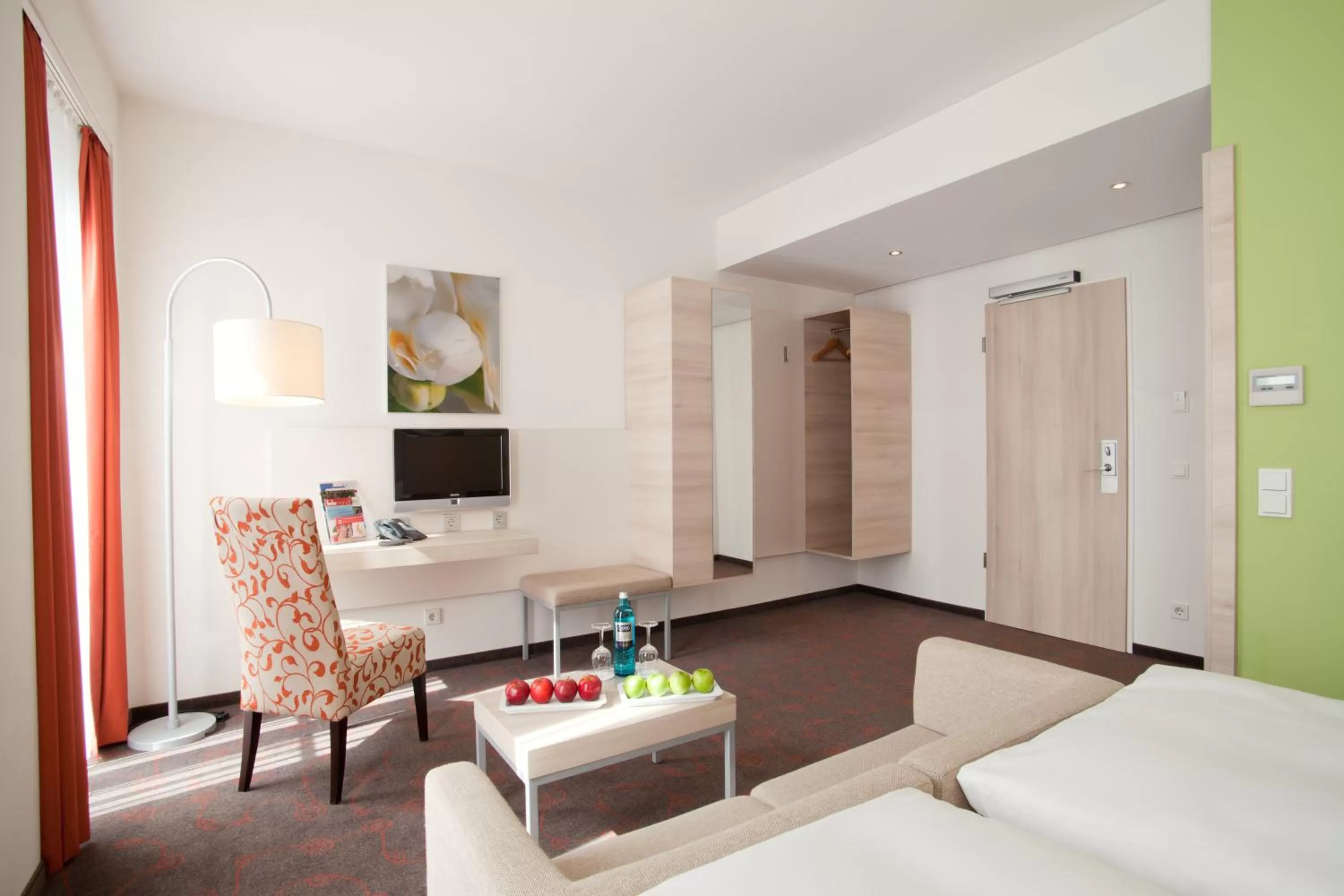 Photo of the whole room, Bed in H+ Hotel München