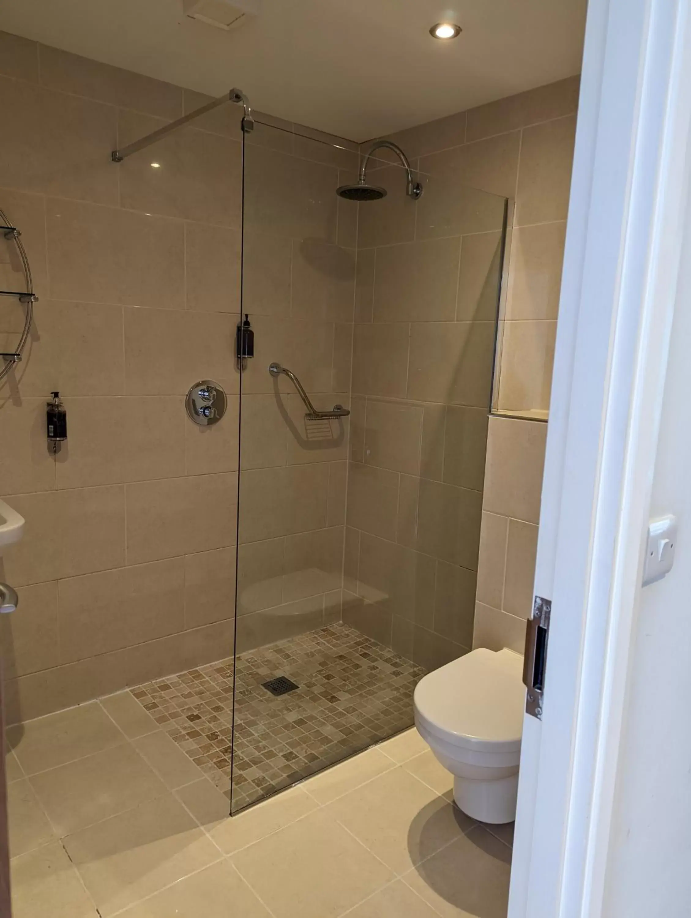 Bathroom in Barley Sheaf, Old Bridge Street EN SUITE ROOMS, ROOM ONLY