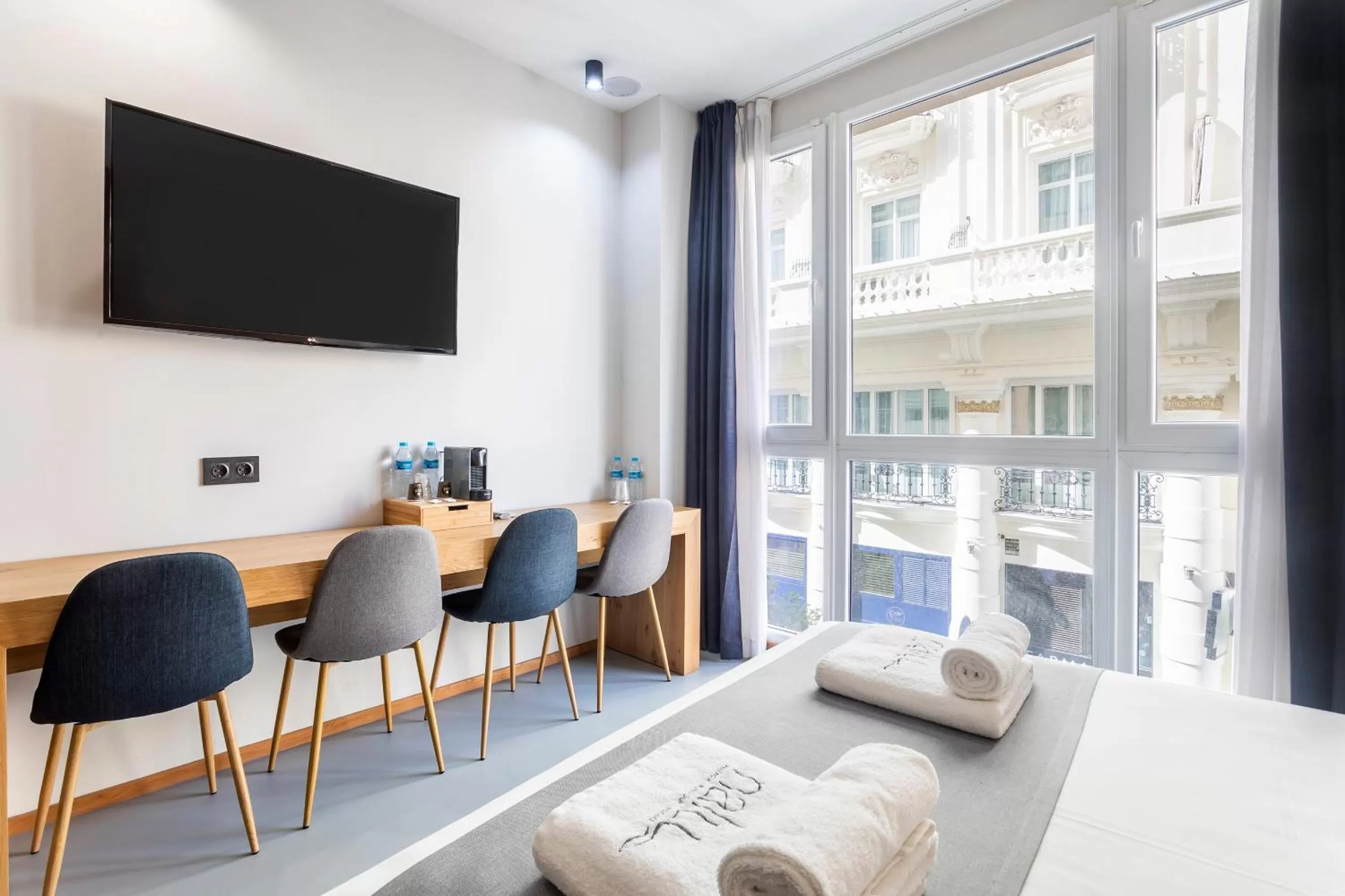 TV and multimedia, Bed in NALU Valencia Boutique Rooms