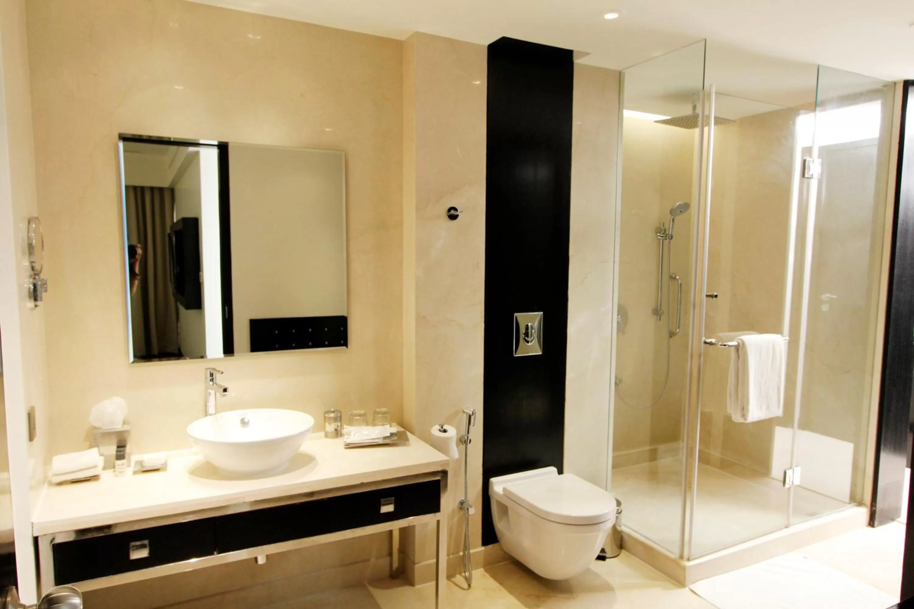 Photo of the whole room in Crowne Plaza Pune City Centre by IHG