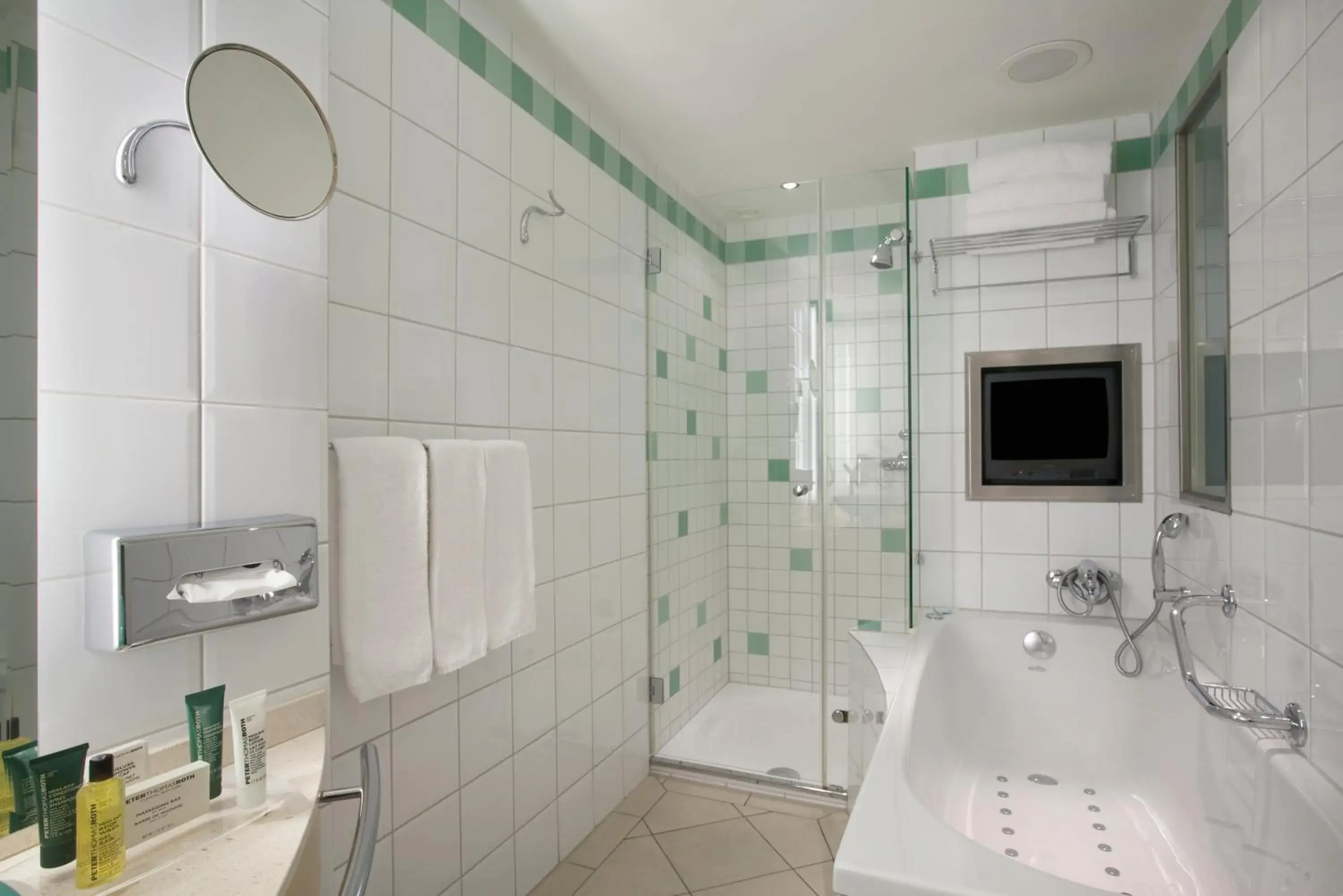 Bathroom in Hilton Zurich Airport