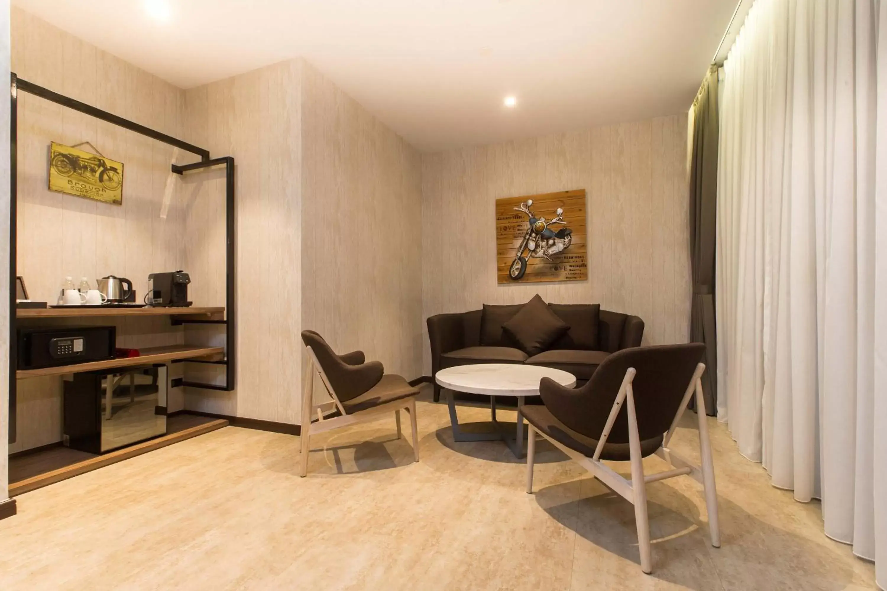 Living room, Seating Area in Iconic Hotel