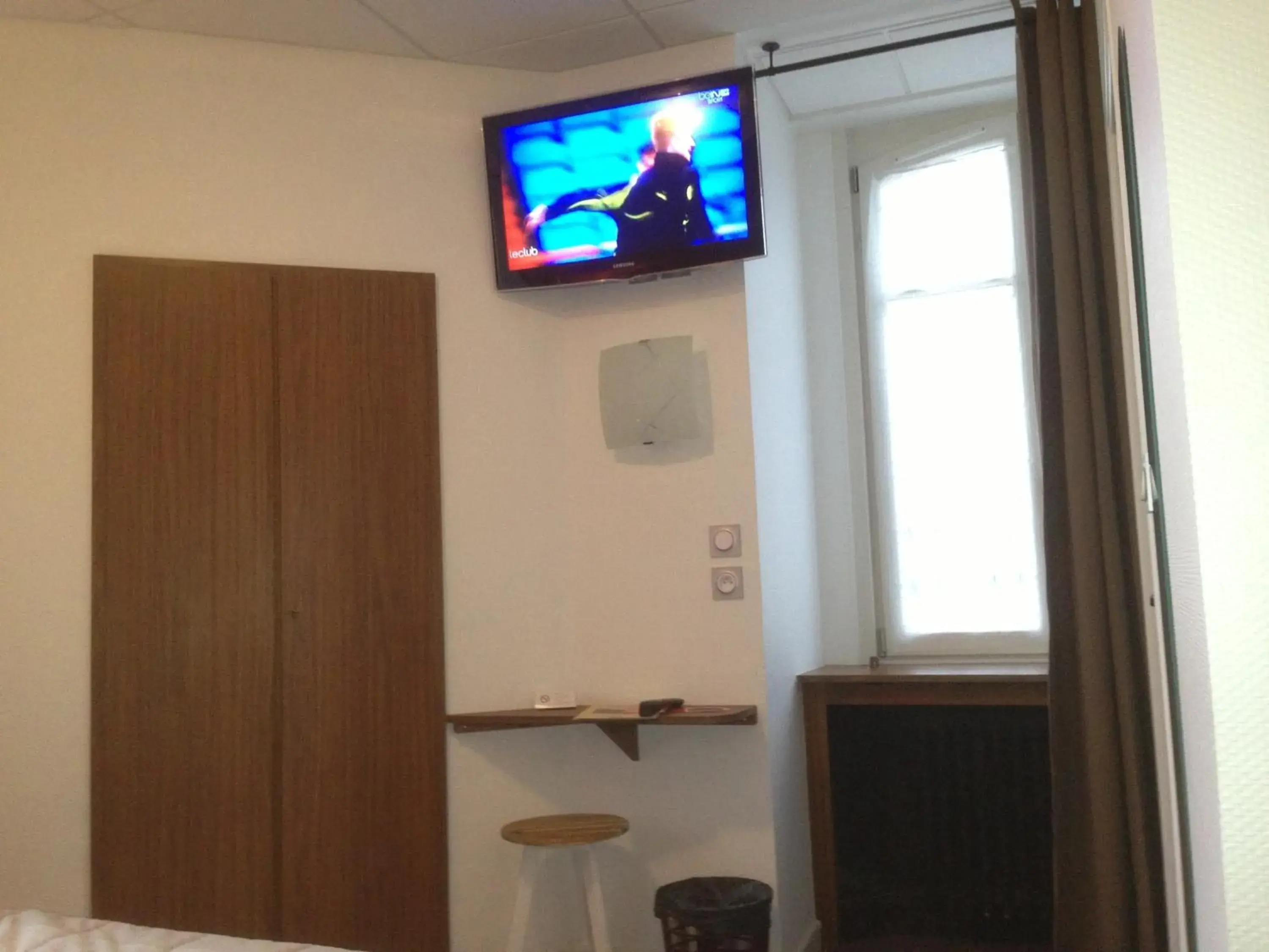 TV and multimedia, TV/Entertainment Center in Hotel Bristol Metz Centre Gare